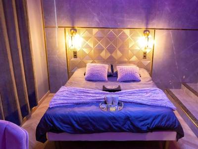 Lit double avec tête de lit graphique dorée - Rêve d'or 3