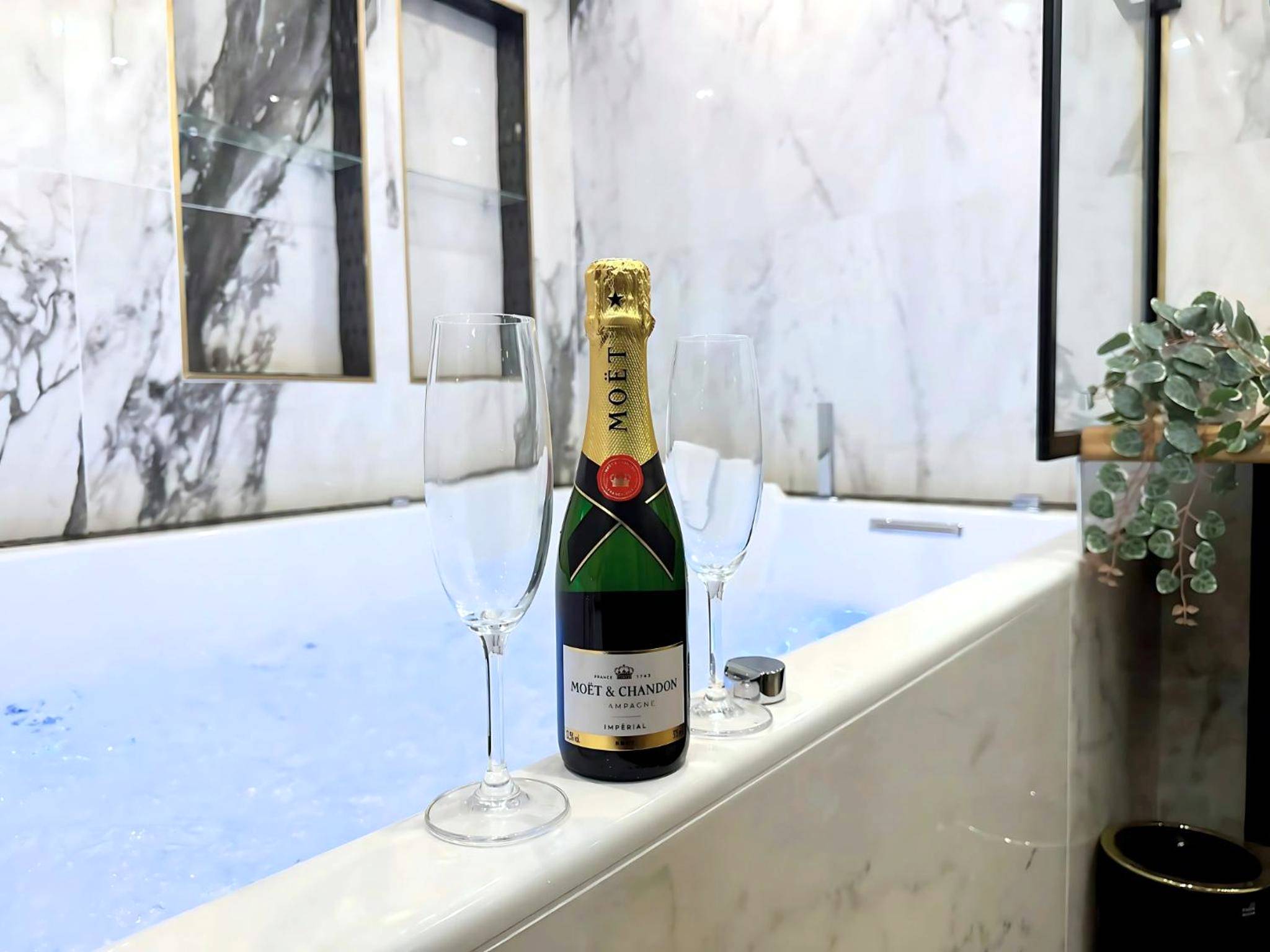 Photo du logement - La Rêverie - Love Room Paris - Jacuzzi Pro