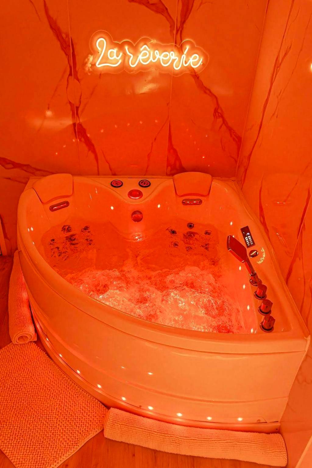 Photo du logement - La Rêverie : Sauna Privé Jacuzzi et Table Massage