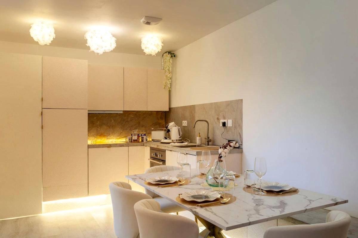 Photo du logement - La Rêverie : Sauna Privé Jacuzzi et Table Massage