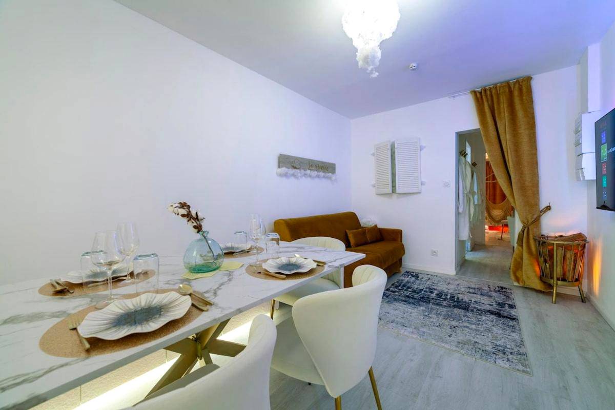 Photo du logement - La Rêverie : Sauna Privé Jacuzzi et Table Massage - Vierzon