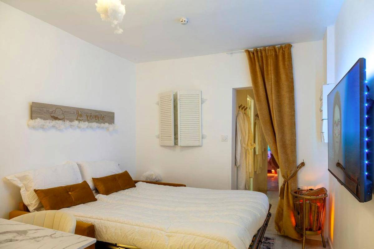 Photo du logement - La Rêverie : Sauna Privé Jacuzzi et Table Massage