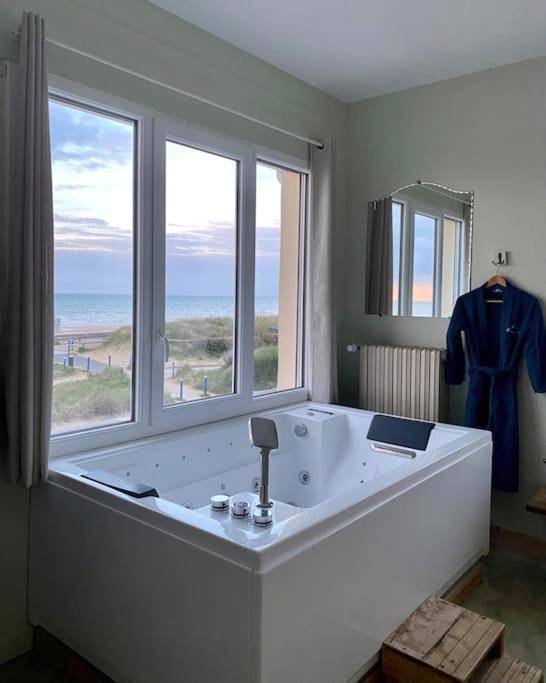 Photo du logement - Spa privatif face mer Riva Romantic & SPA - Ouistreham