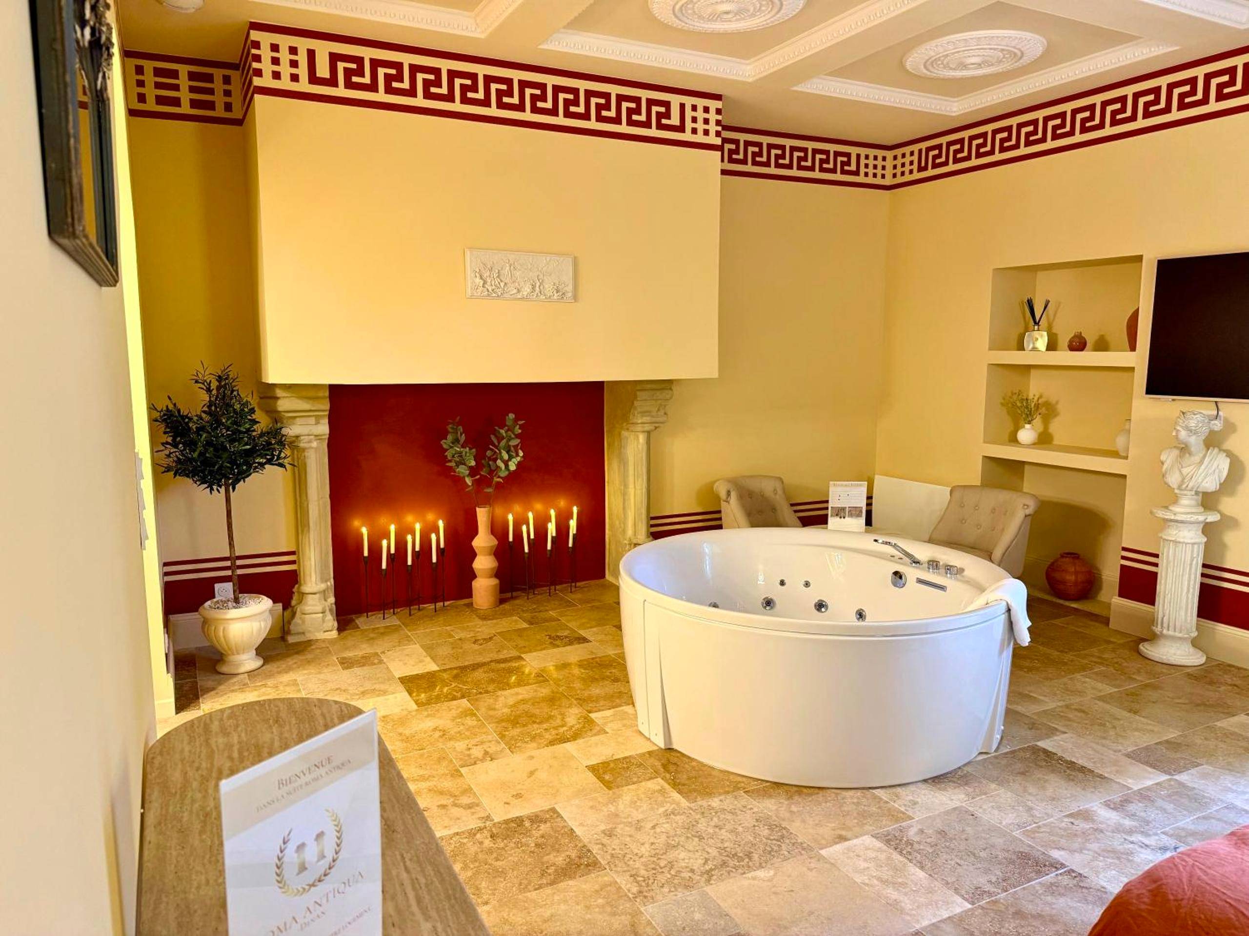 Photo du logement - Roma Antiqua - Suite avec Balnéo - Centre historique - Dinan