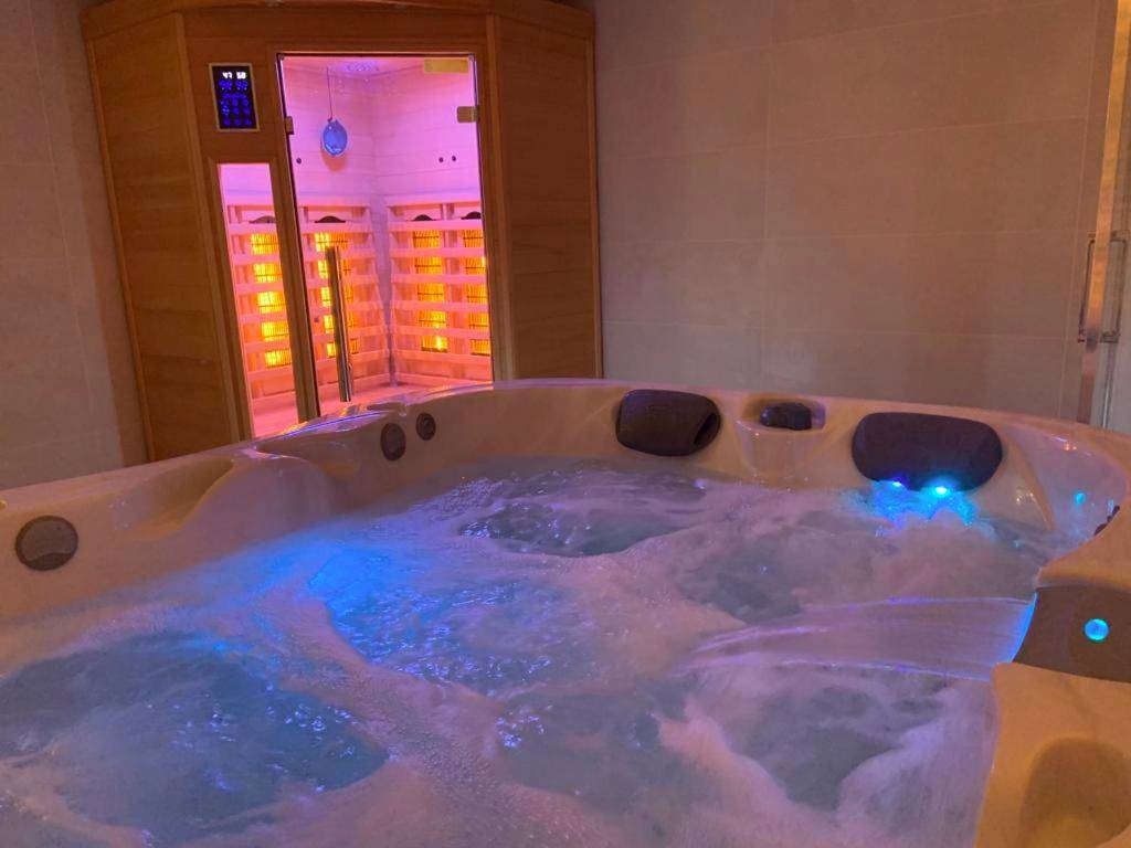 Vue du logement - Love Room Deuil - la - Barre - *Romance Jacuzzi* Appartement Spa pour les amoureux ou les solos