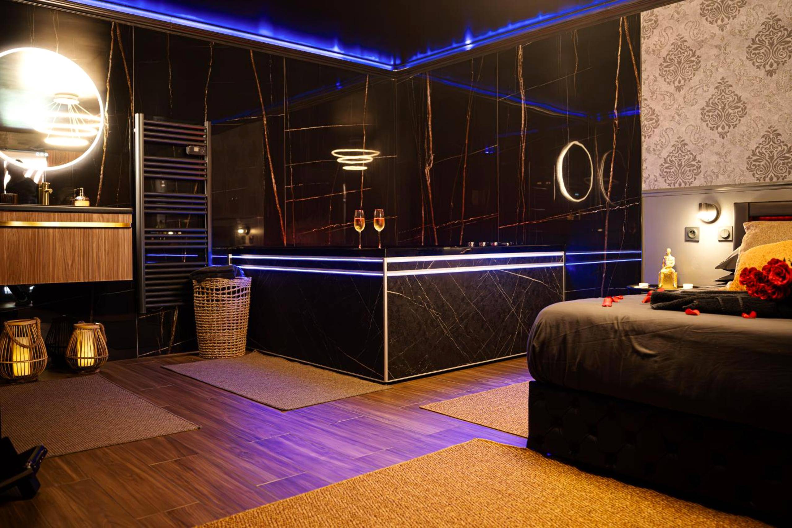 Photo du logement - ROMANCE ROOM & LOVE - JACUZZI - PARKING - Menton