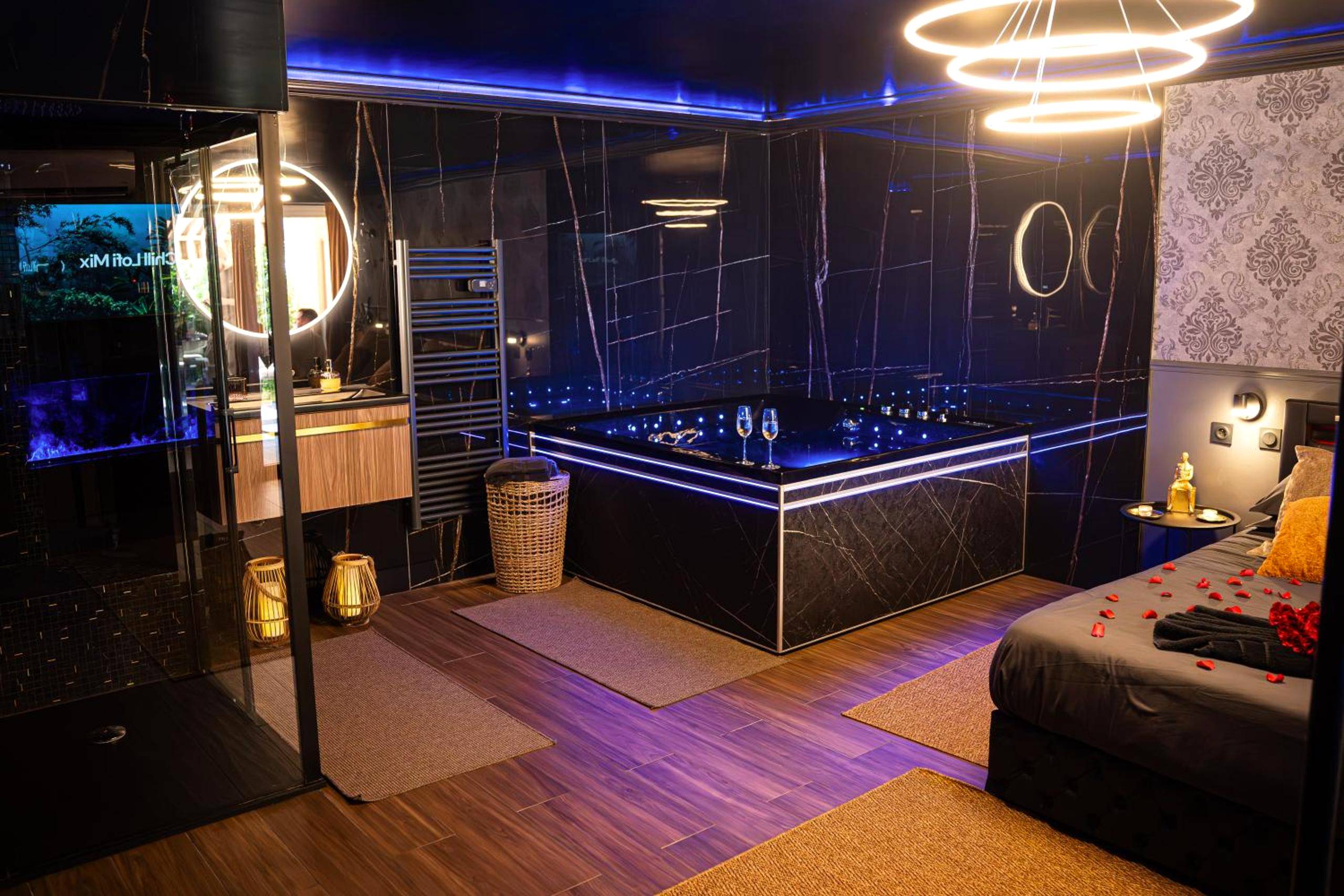 Photo du logement - ROMANCE ROOM & LOVE - JACUZZI - PARKING - Menton