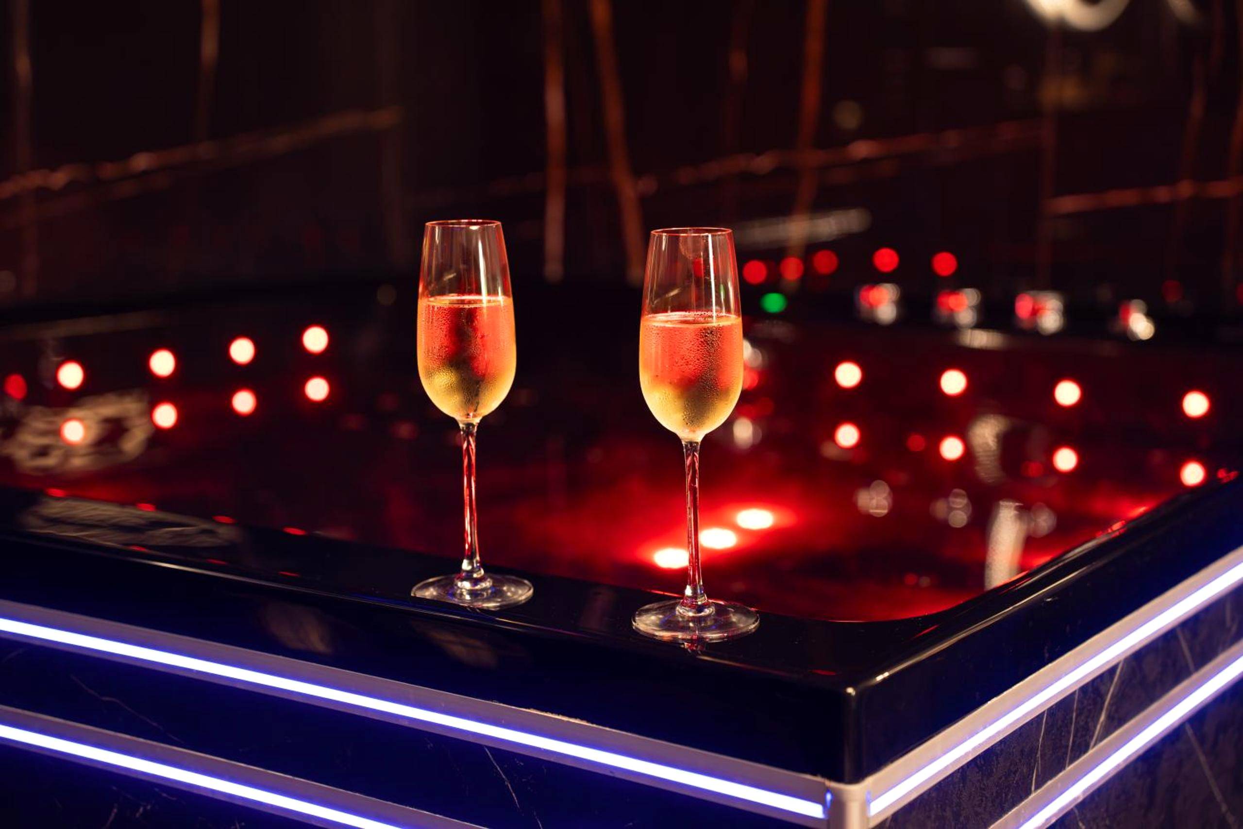 Photo du logement - ROMANCE ROOM & LOVE - JACUZZI - PARKING - Menton