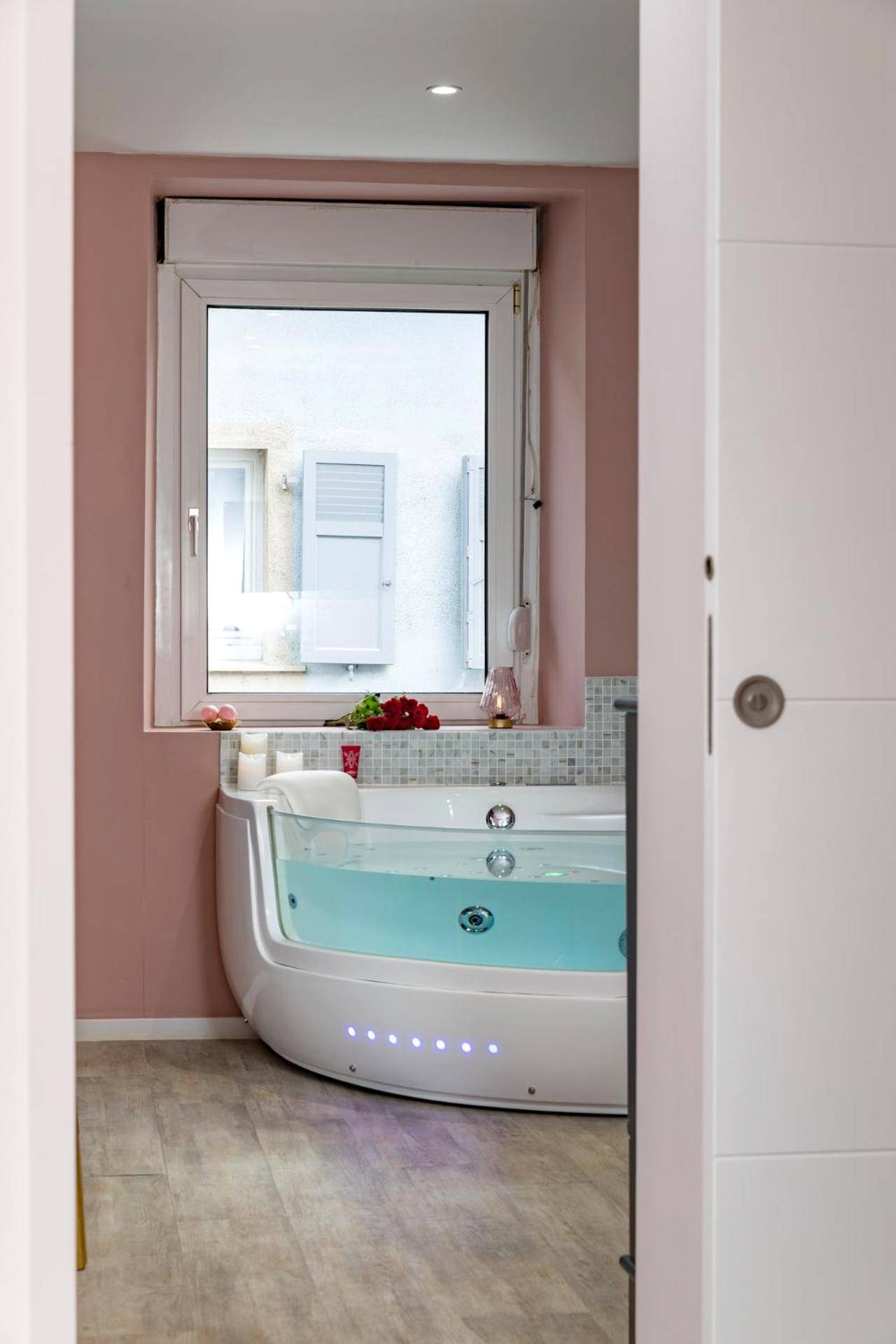 Photo du logement - @Romantic Suite & Spa @Jacuzzi @ Parking gratuit @