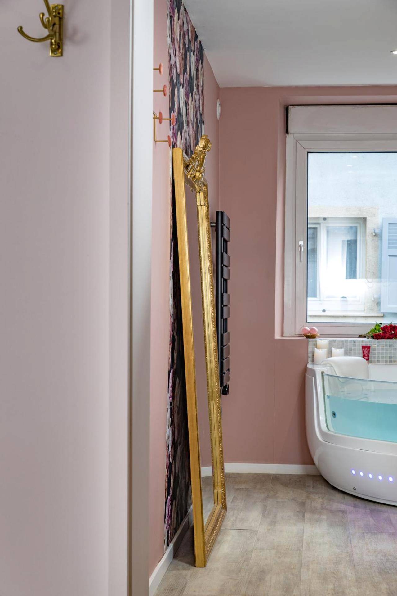 Photo du logement - @Romantic Suite & Spa @Jacuzzi @ Parking gratuit @ - Mulhouse