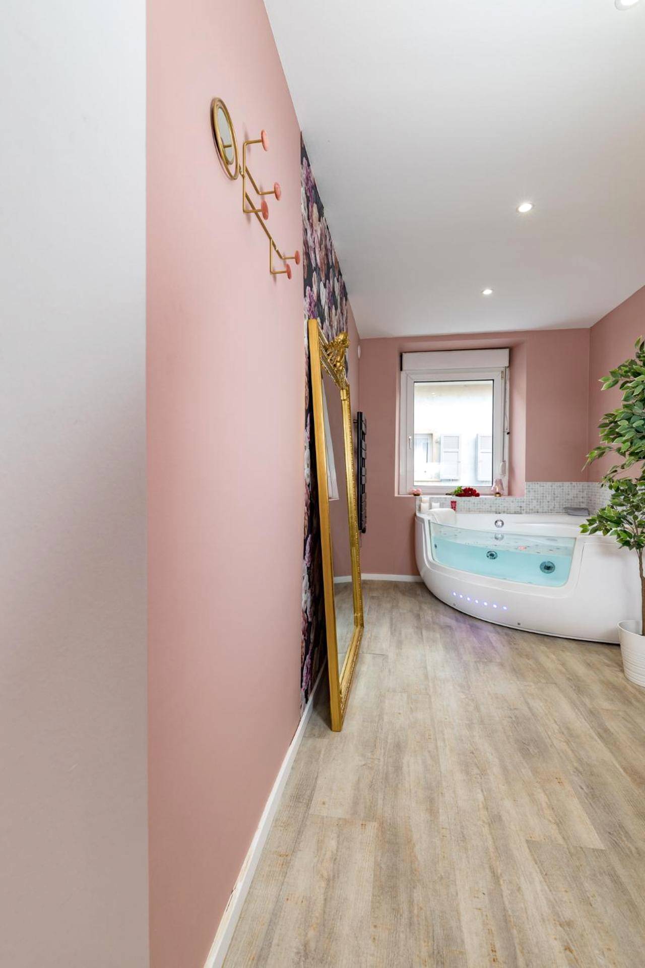 Photo du logement - @Romantic Suite & Spa @Jacuzzi @ Parking gratuit @