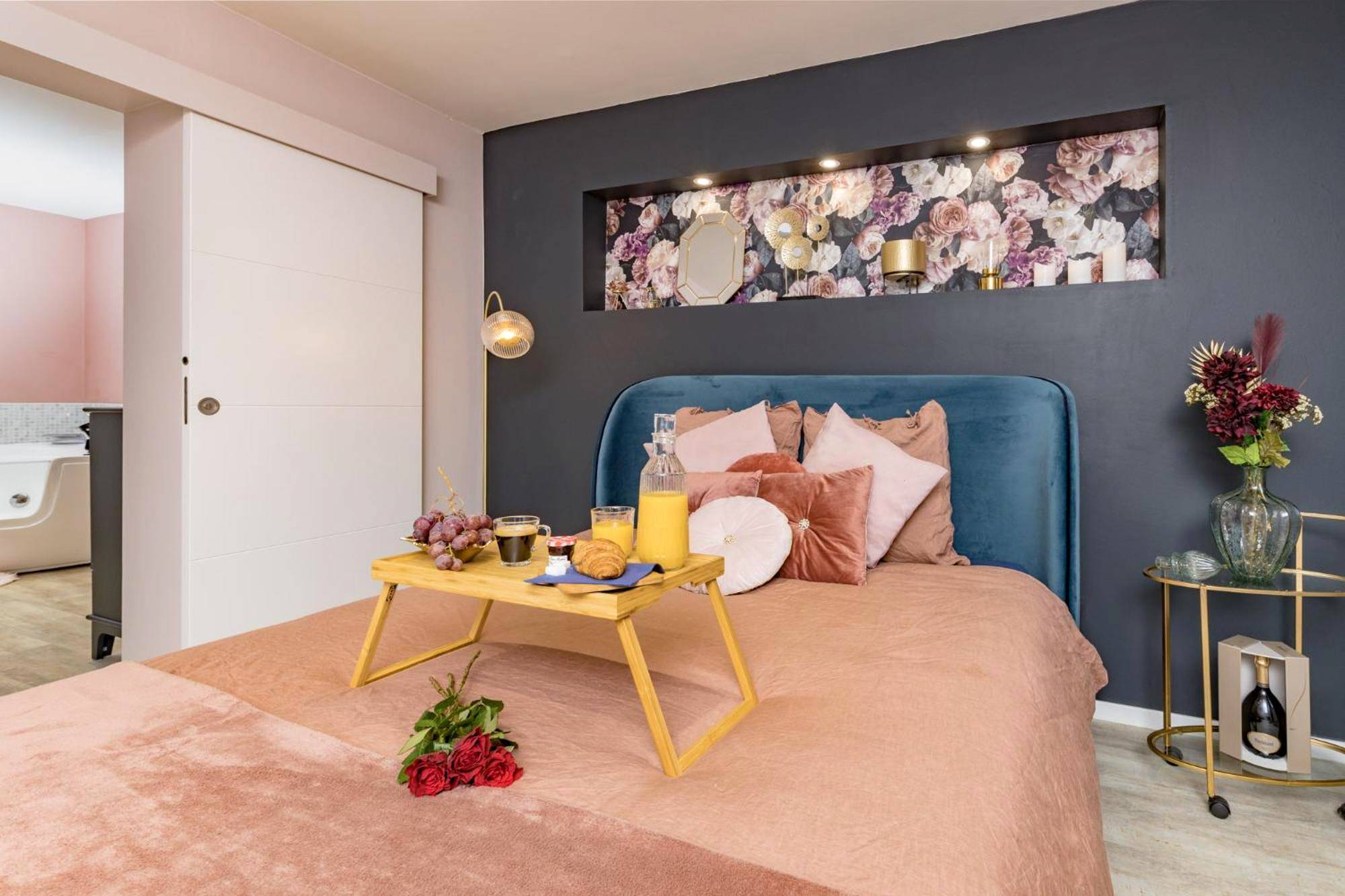 Photo du logement - @Romantic Suite & Spa @Jacuzzi @ Parking gratuit @