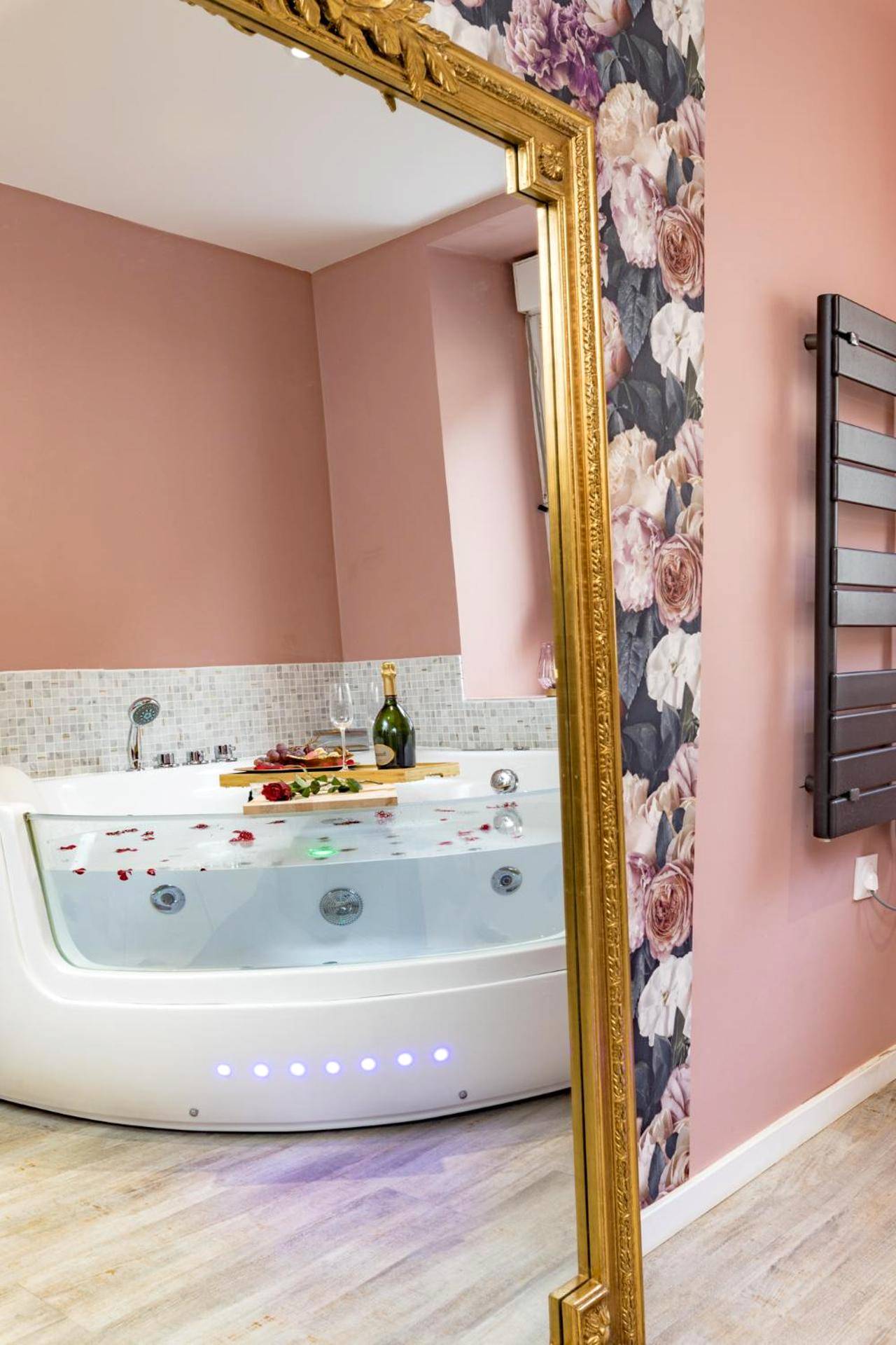 Photo du logement - @Romantic Suite & Spa @Jacuzzi @ Parking gratuit @