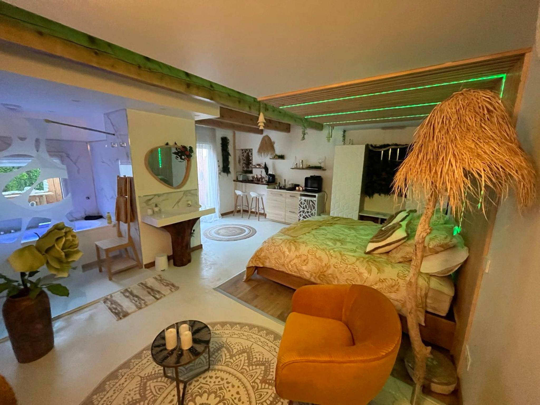 Vue d'ensemble de la suite avec coin salon - La Romantica