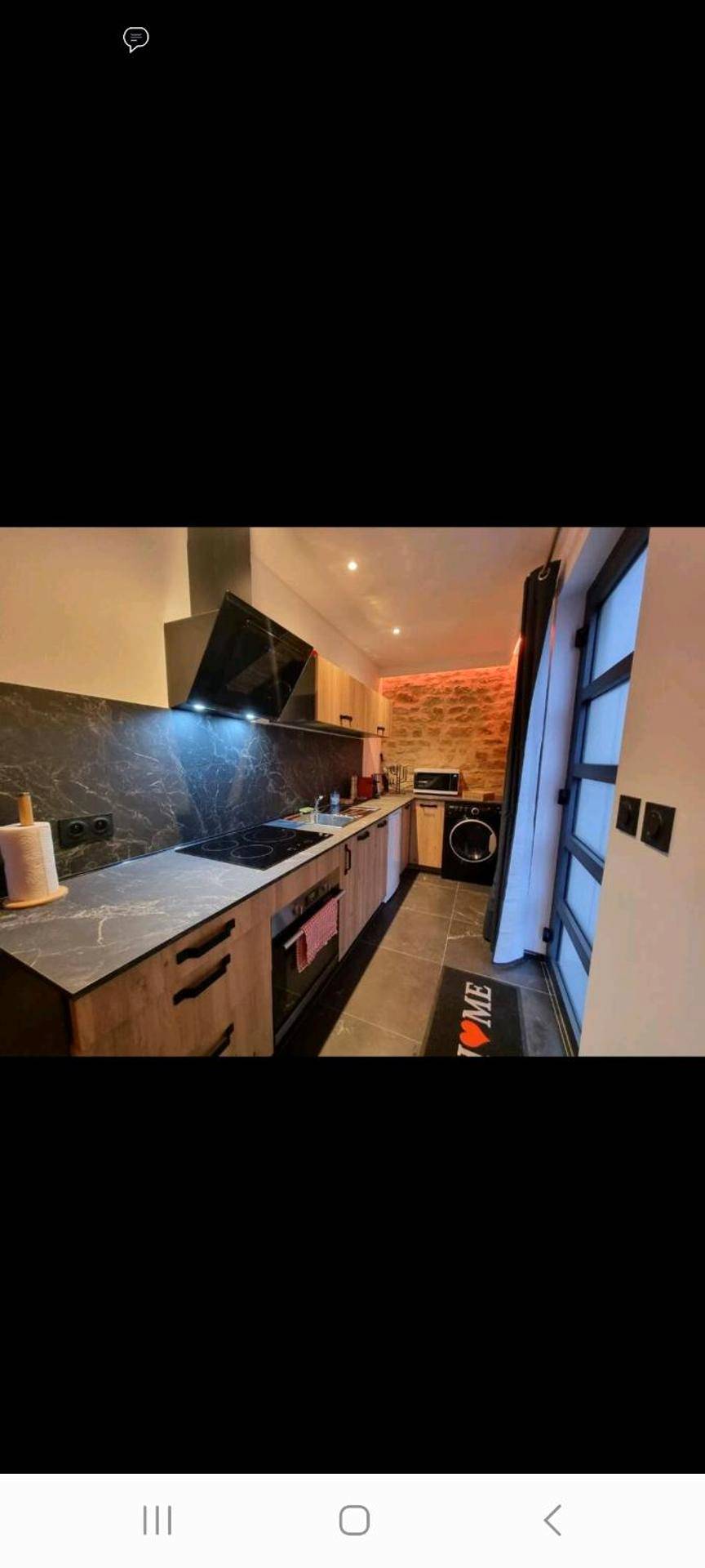 Cuisine équipée moderne avec plan de travail noir - Romantique room