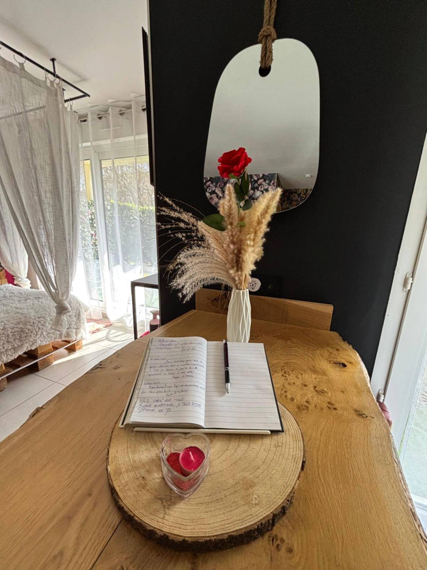 Photo du logement - Romantisme et glamour 2 avec spa , clim et jardin