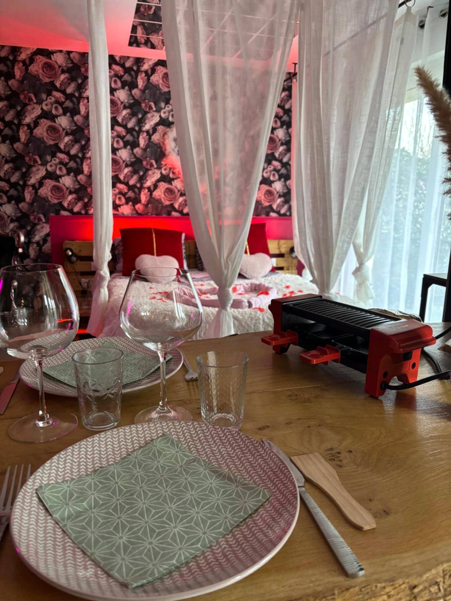 Photo du logement - Romantisme et glamour 2 avec spa , clim et jardin