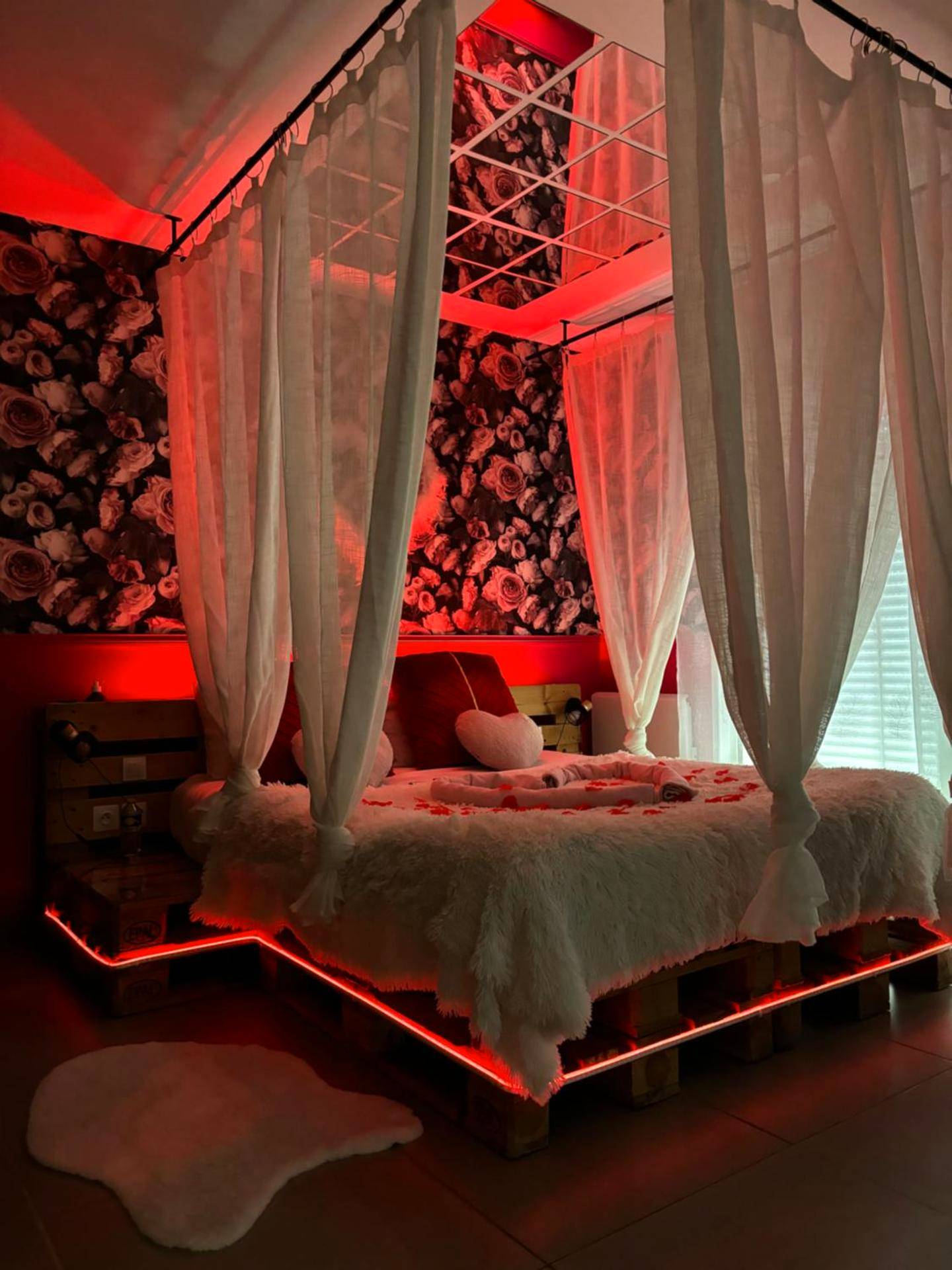 Photo du logement - Romantisme et glamour 2 avec spa , clim et jardin - Dijon