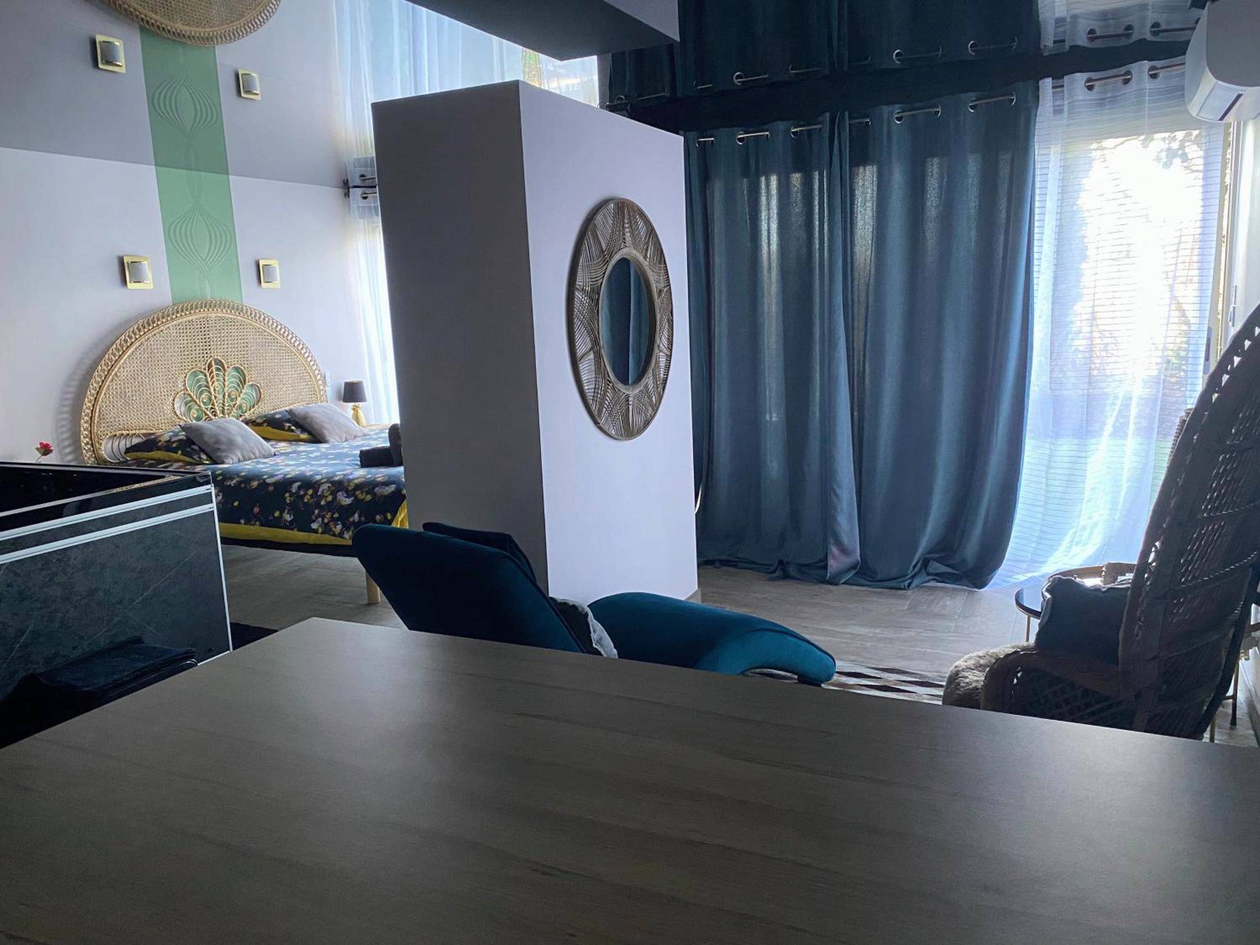 Photo du logement - La Ronde des Bois - Romance et Bien Être - Jacuzzi privatif - piscine - patio - Chalon - sur - Saône