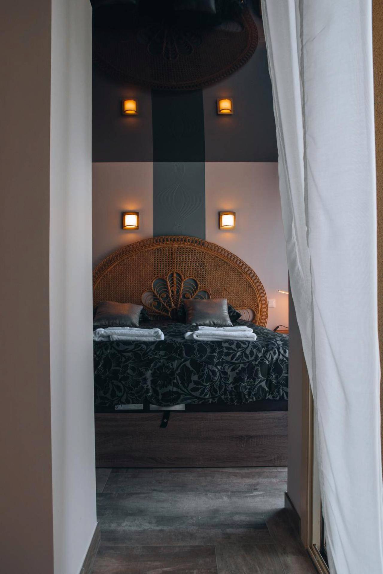 Photo du logement - La Ronde des Bois - Romance et Bien Être - Jacuzzi privatif - piscine - patio