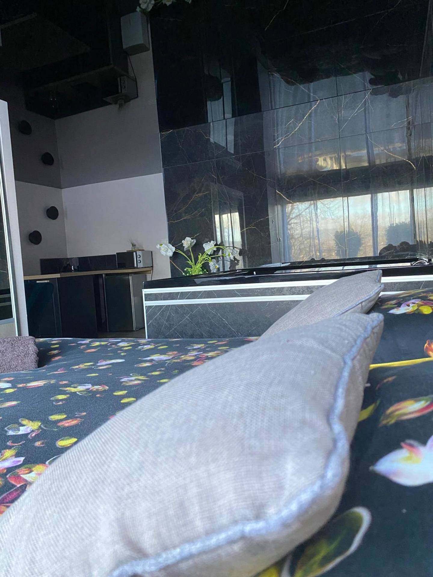 Photo du logement - La Ronde des Bois - Romance et Bien Être - Jacuzzi privatif - piscine - patio