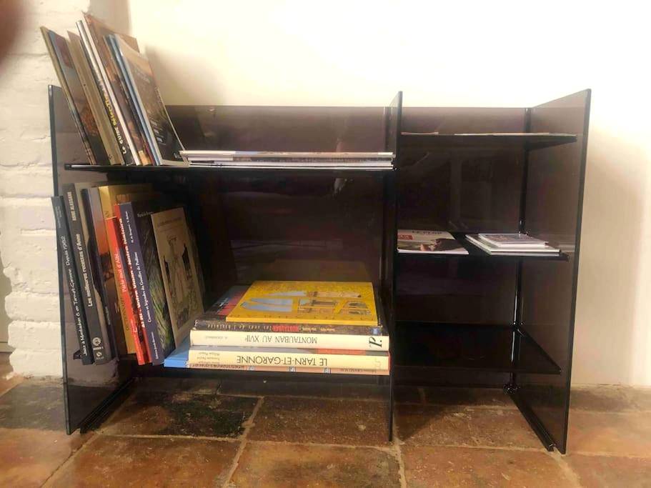 Photo du logement - room five - parking, balnéothérapie, place nationale, un havre de paix