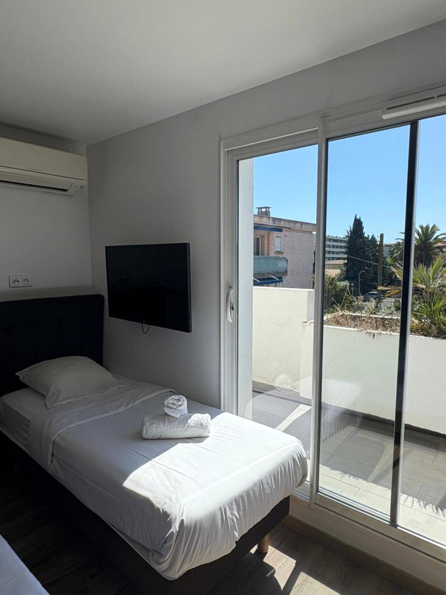 Photo du logement - Hotel Sable Et Soleil - Port, Plage & Jacuzzi privé - Fréjus