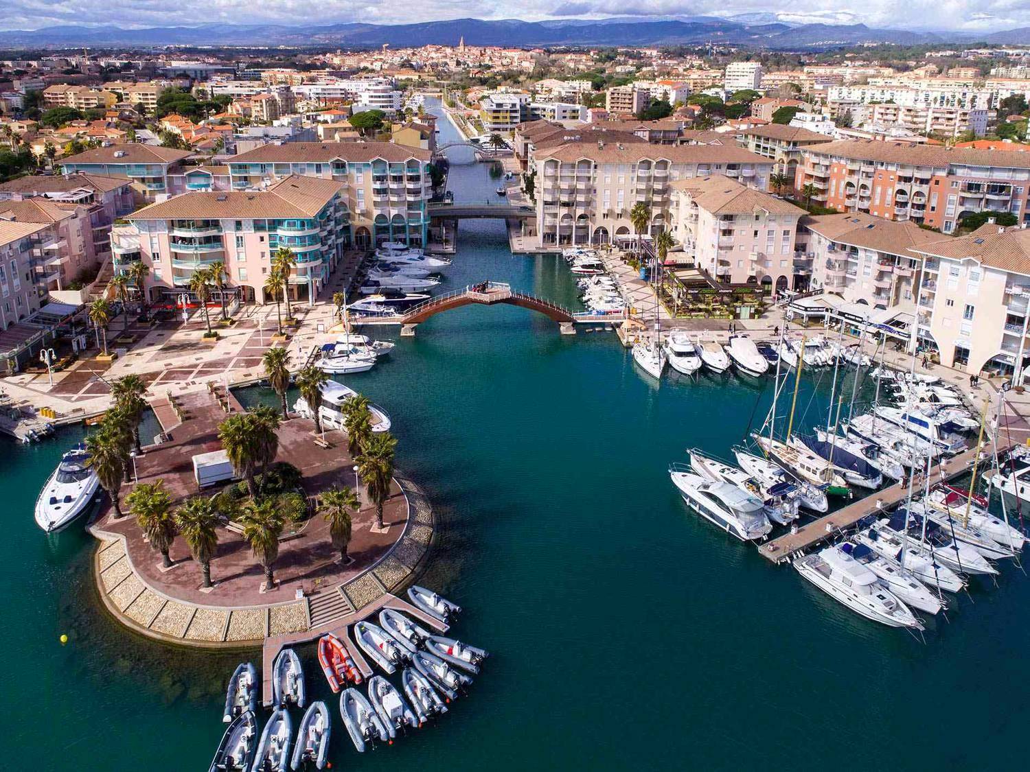 Vue aérienne du port de plaisance - Hotel Sable Et Soleil - Port, Plage & Jacuzzi privé