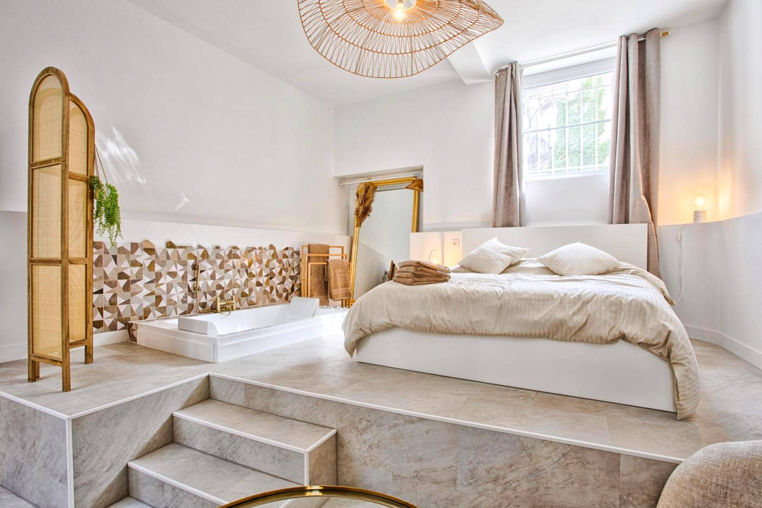 Photo du logement - Le Saint - Sauveur - Balneotherapy Bathtub - Hypercentre - Caen