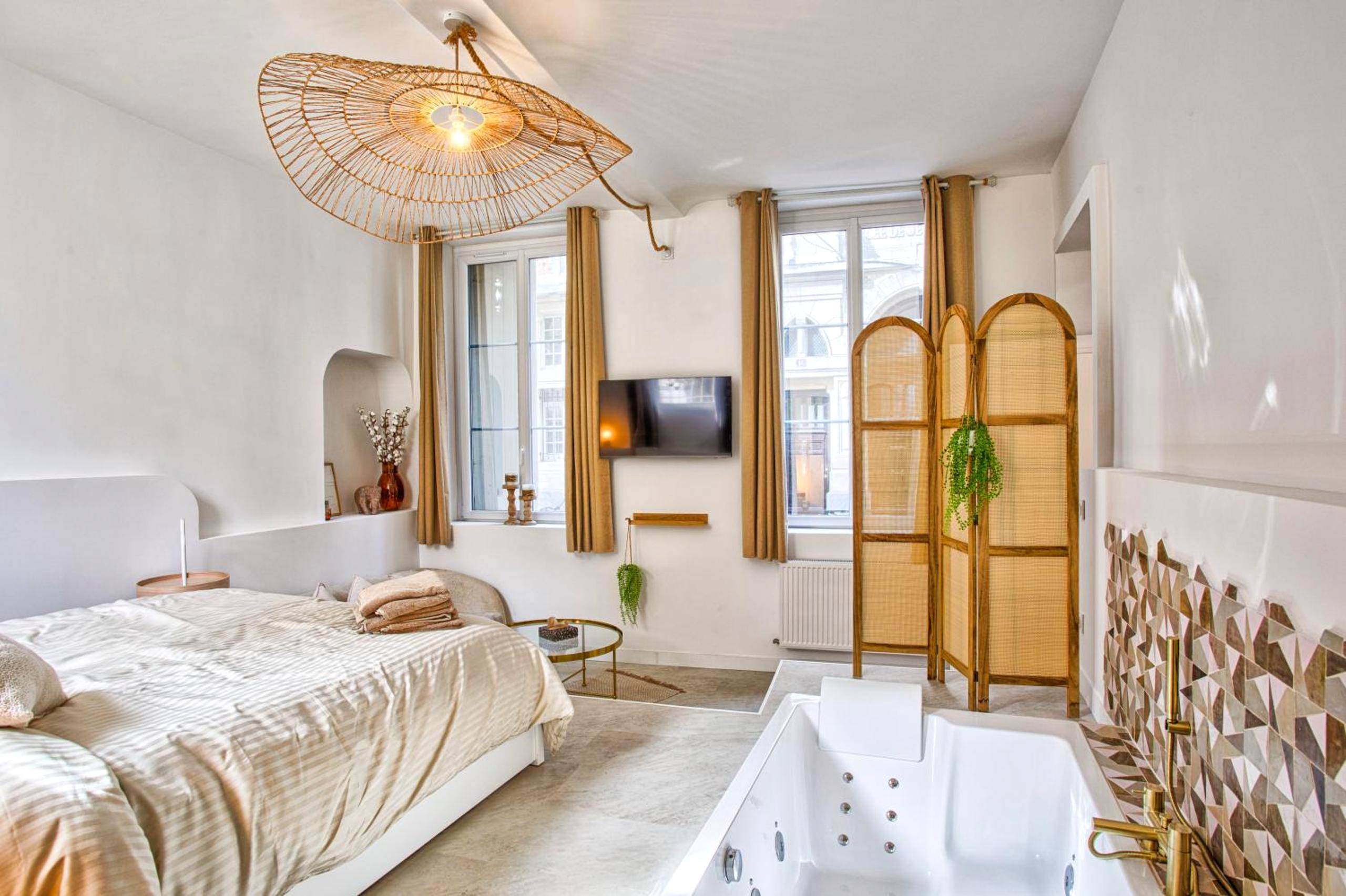 Photo du logement - Le Saint - Sauveur - Balneotherapy Bathtub - Hypercentre