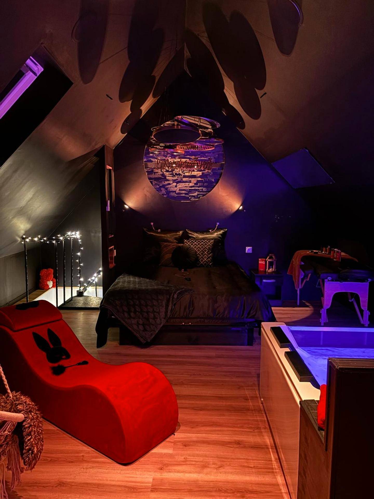 Suite romantique avec lit double et balnéo - La Sainteny Touch