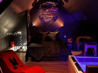 Suite romantique avec lit double et balnéo - La Sainteny Touch