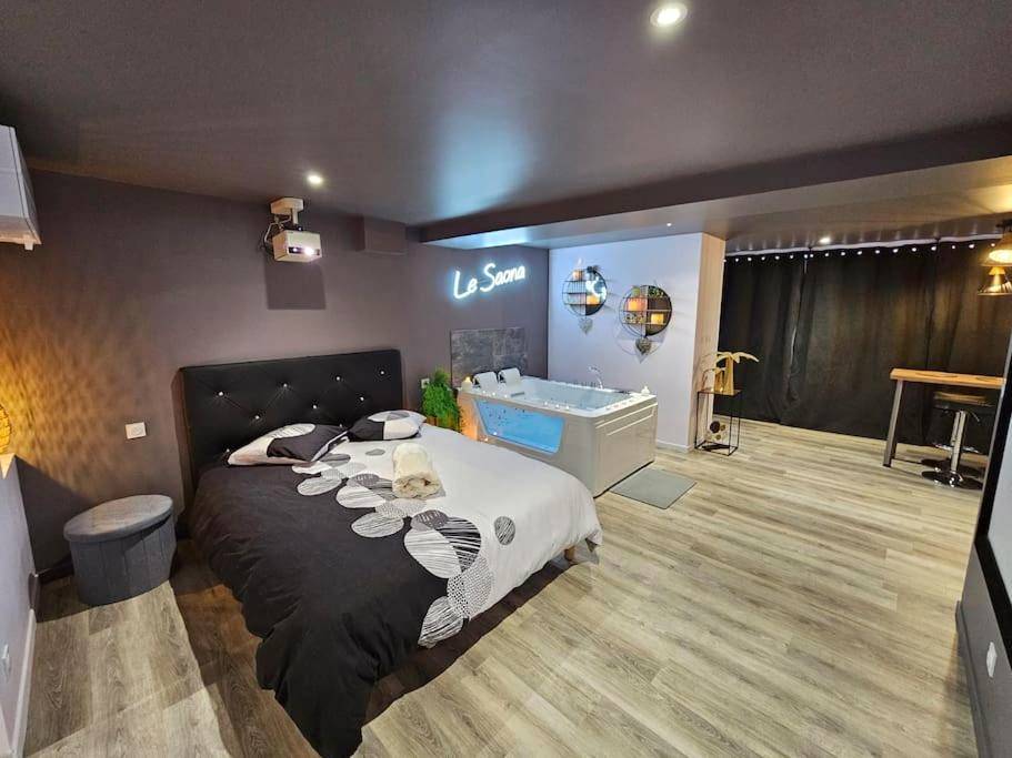 Photo du logement - Balnéo et Cinéma Le Saona