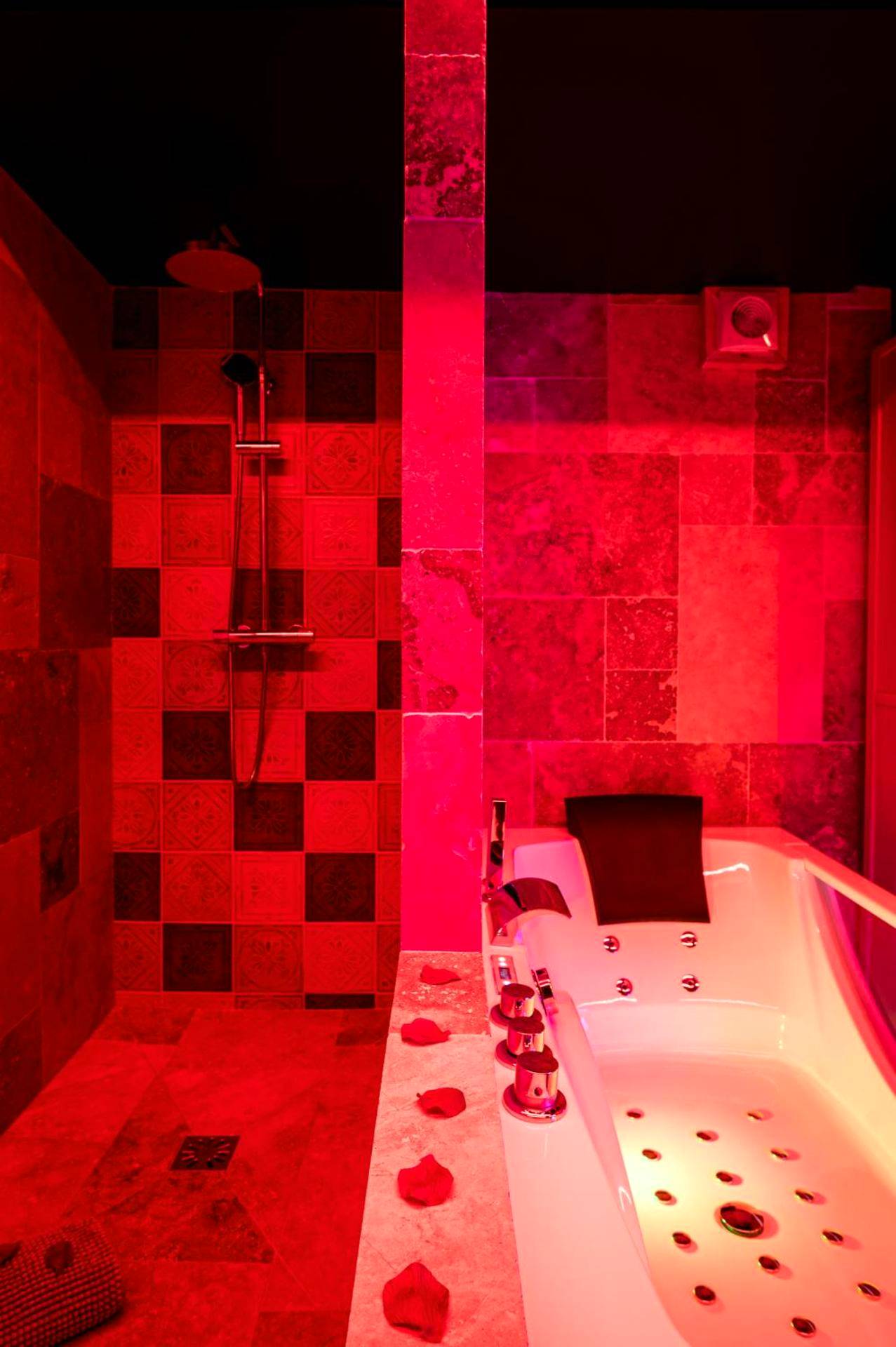 Photo du logement - Loveroom sauna, balnéo, parking privé dans le centre de Honfleur - Honfleur