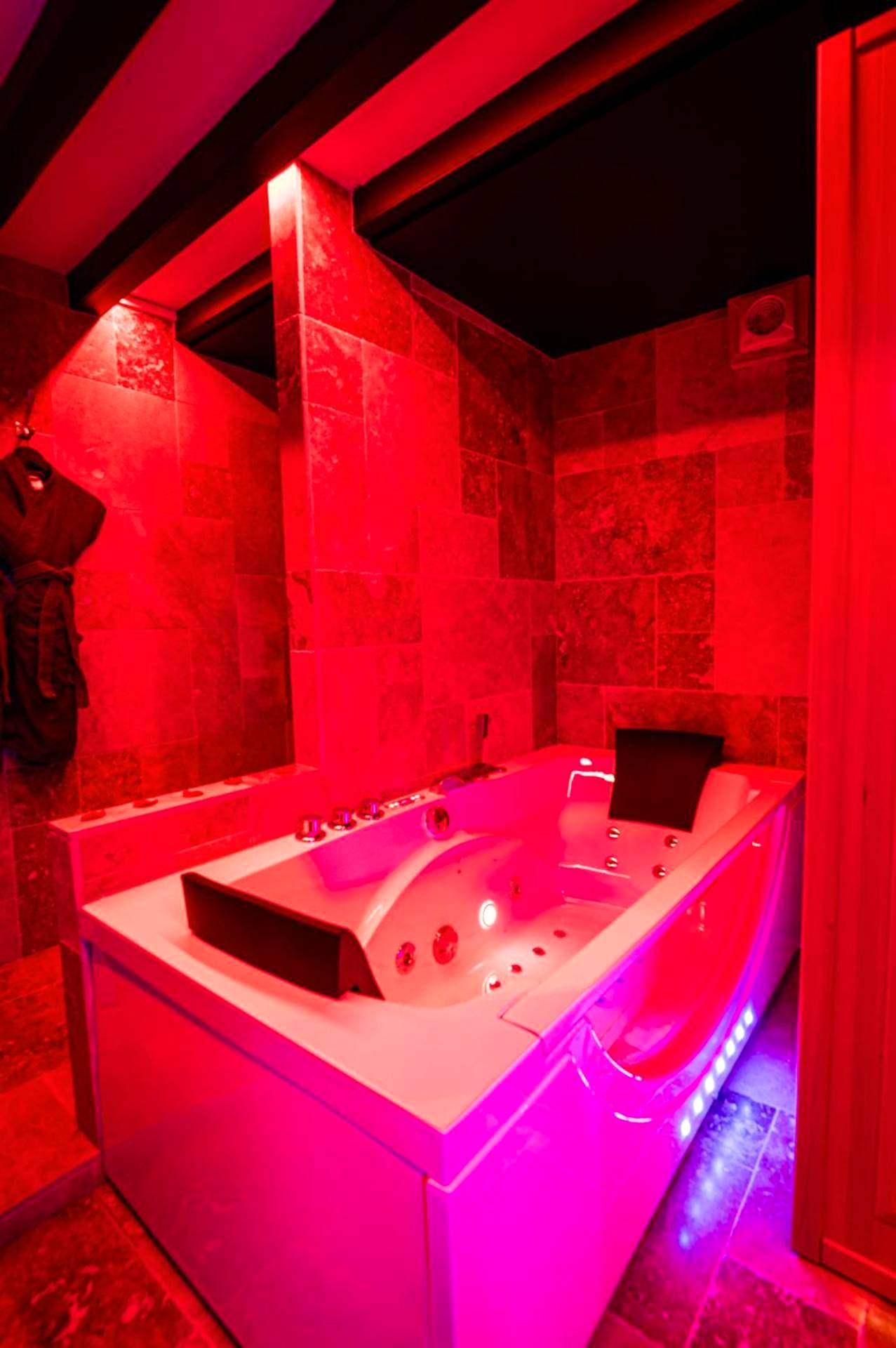 Photo du logement - Loveroom sauna, balnéo, parking privé dans le centre de Honfleur