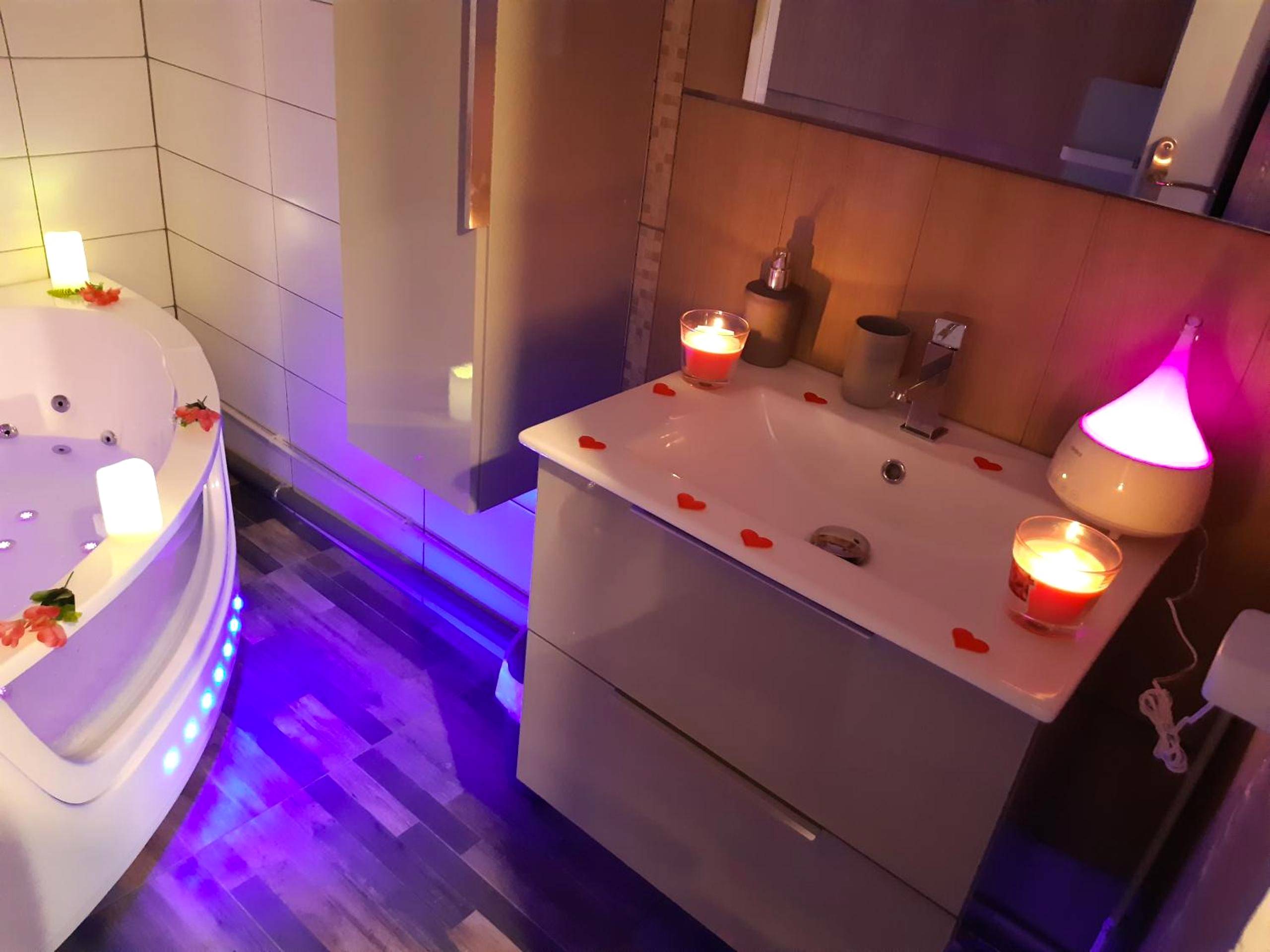 Photo - Luxe Sauna Privatif et Grand bain Jacuzzi à deux à Biscarosse Plage pour Nuit Romantique...