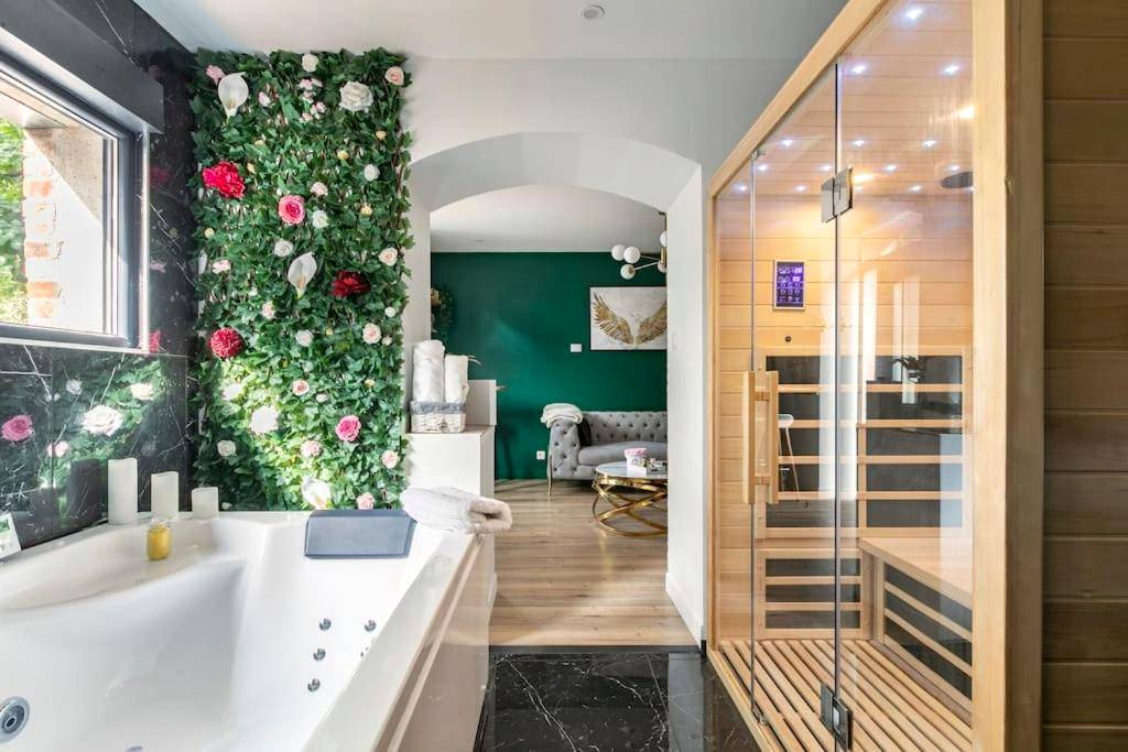 Espace bien - être avec jacuzzi et sauna - Sauna, jacuzzi, terrasse et parking