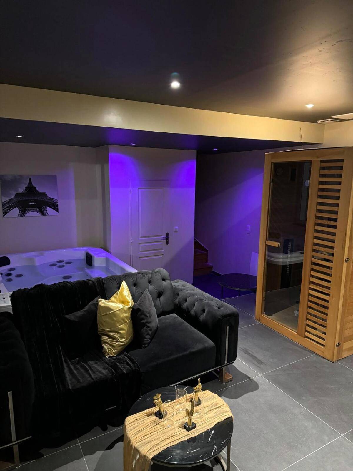 Photo du logement - Magnifique loveroom avec sauna, spa et cinémaroom