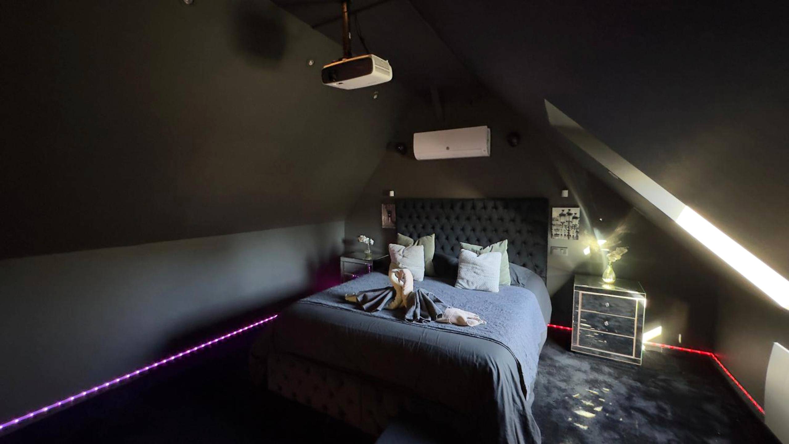 Photo du logement - Magnifique loveroom avec sauna, spa et cinémaroom - Fontenoy