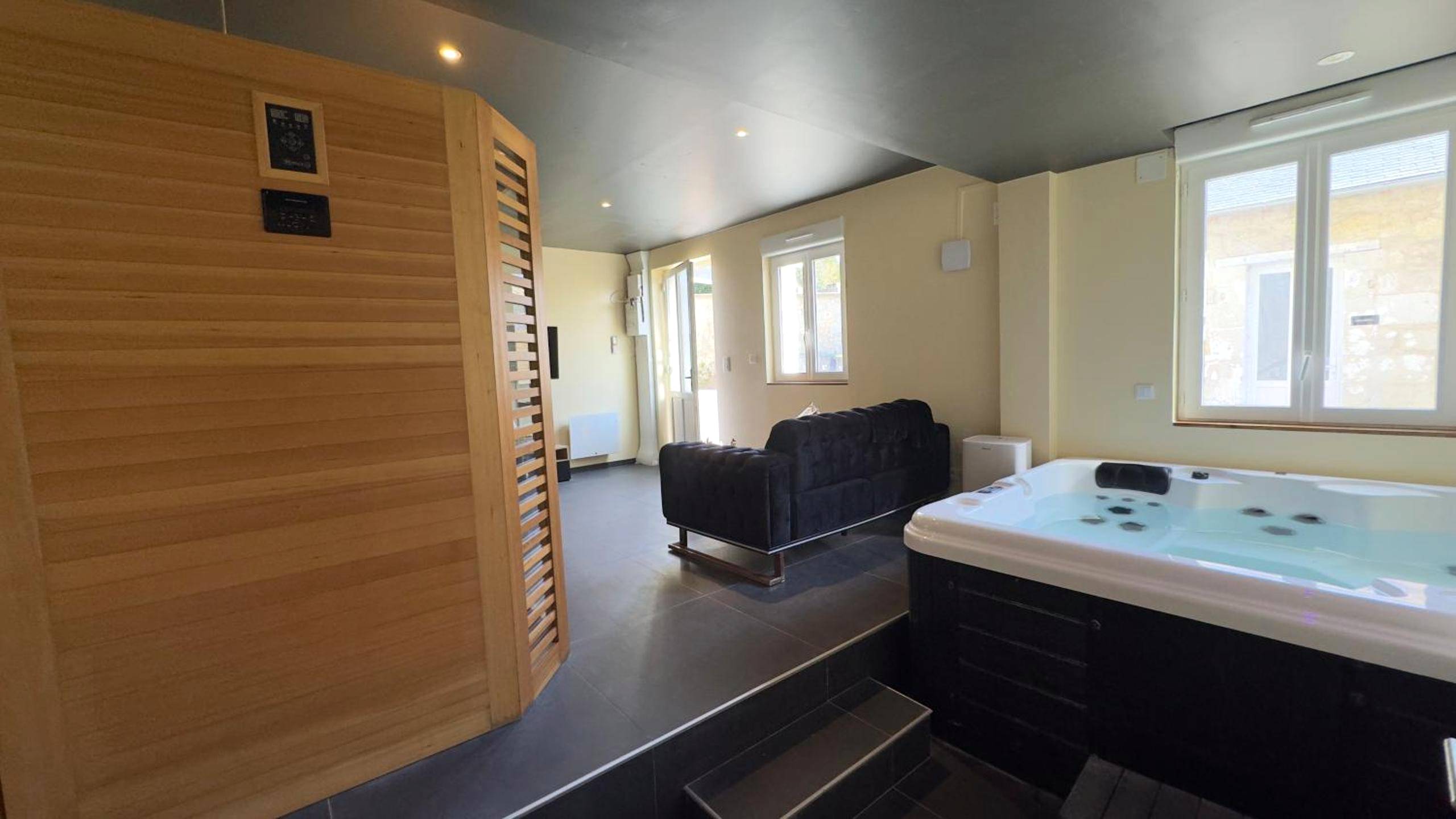Photo du logement - Magnifique loveroom avec sauna, spa et cinémaroom