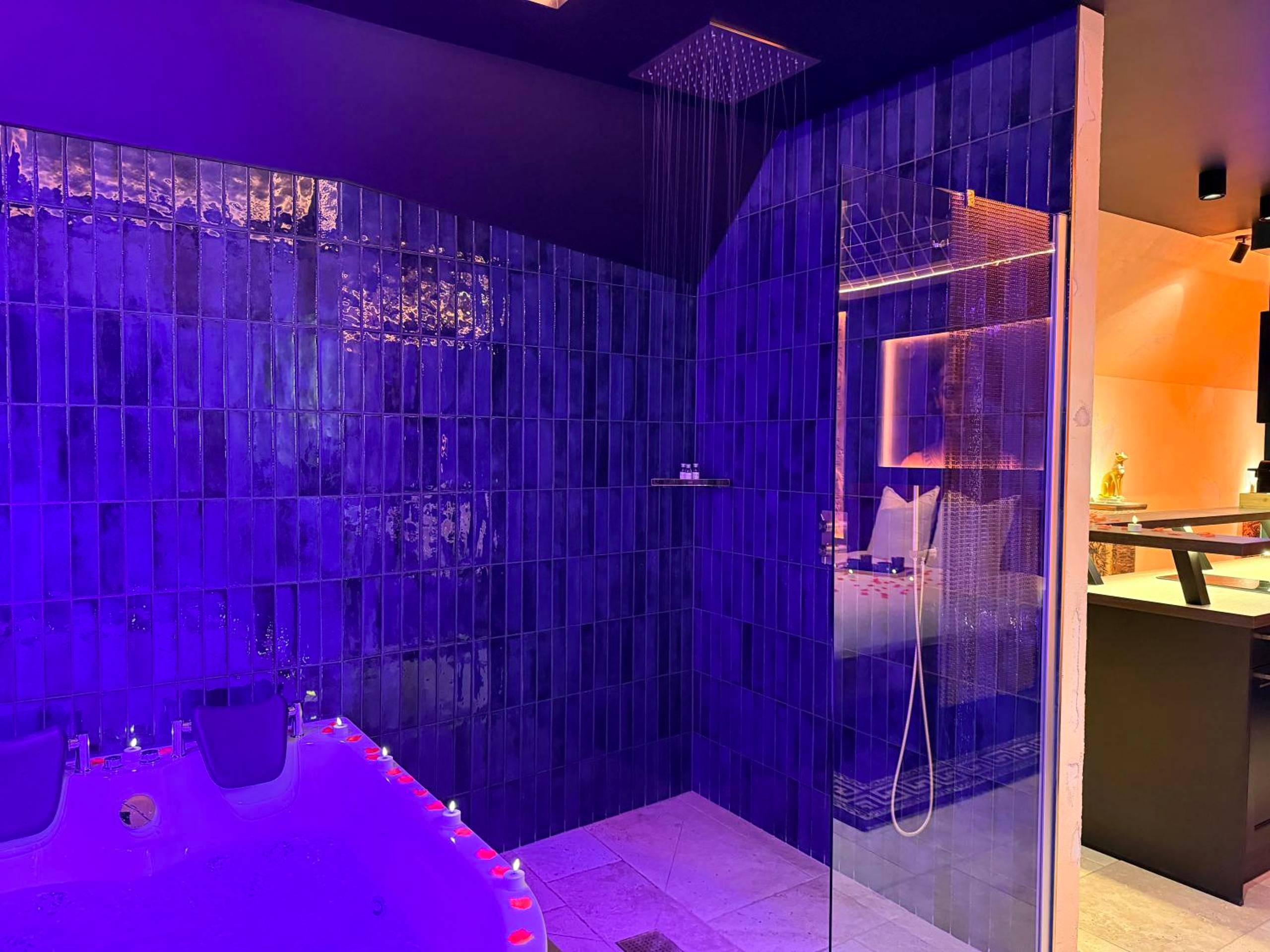 Autre vue interieure - Le Secret de Cléopâtre, Suite de Luxe avec Jacuzzi et Pièce Secrète - Scheibenhard