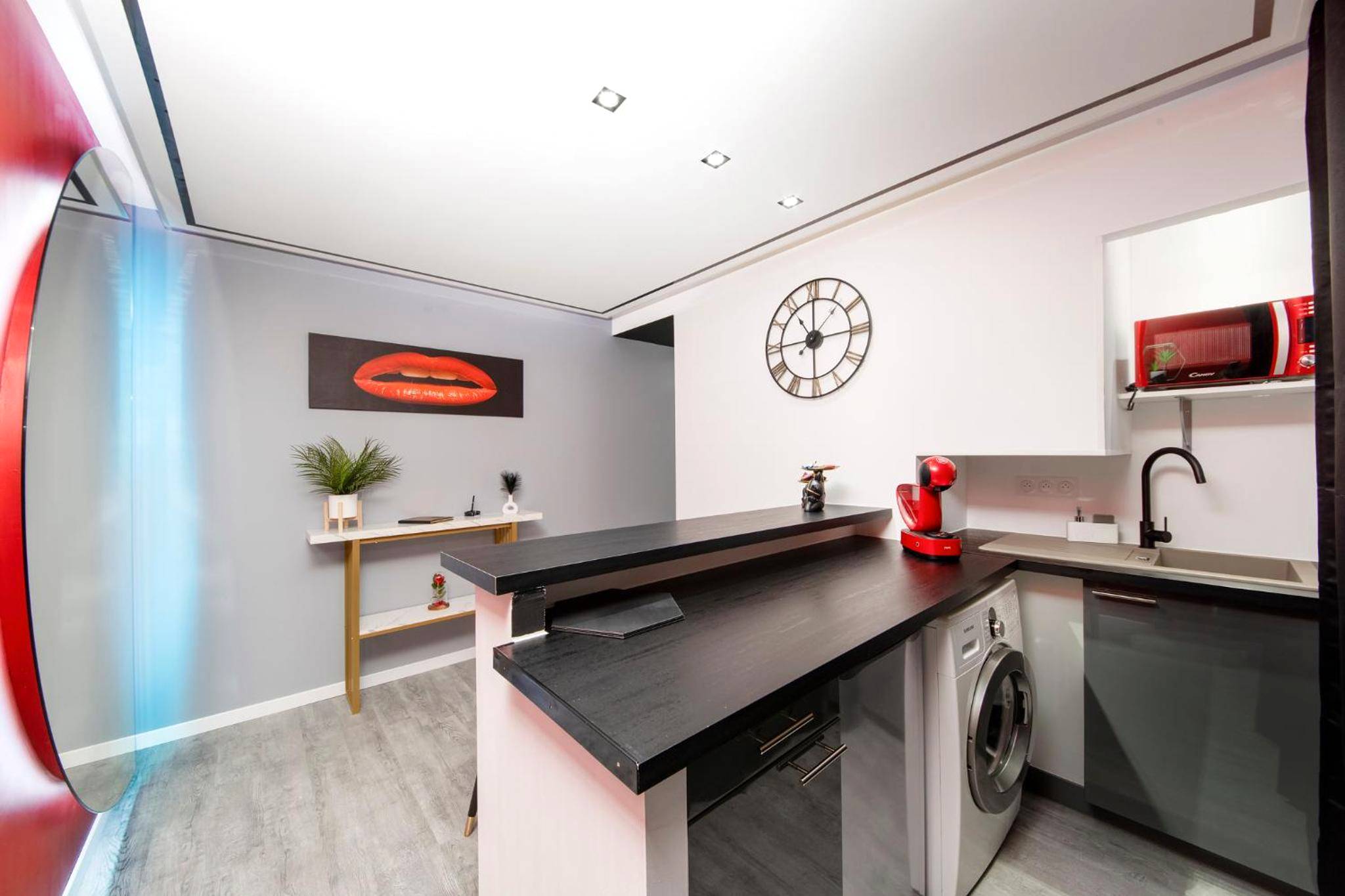 Espace cuisine équipée avec bar noir - Secret Night II