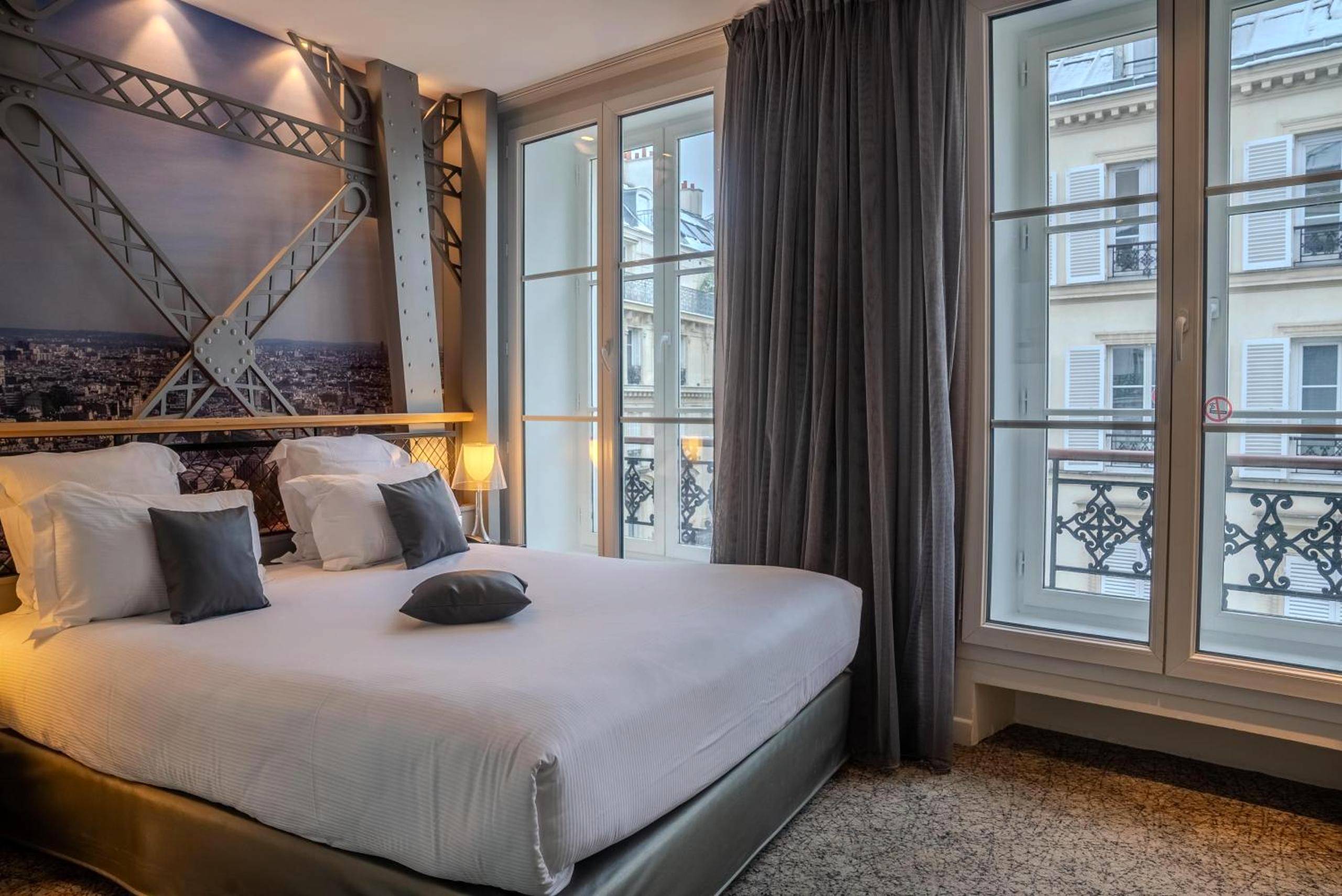 Chambre avec vue sur Paris et décor industriel - Secret de Paris - Hotel & Spa