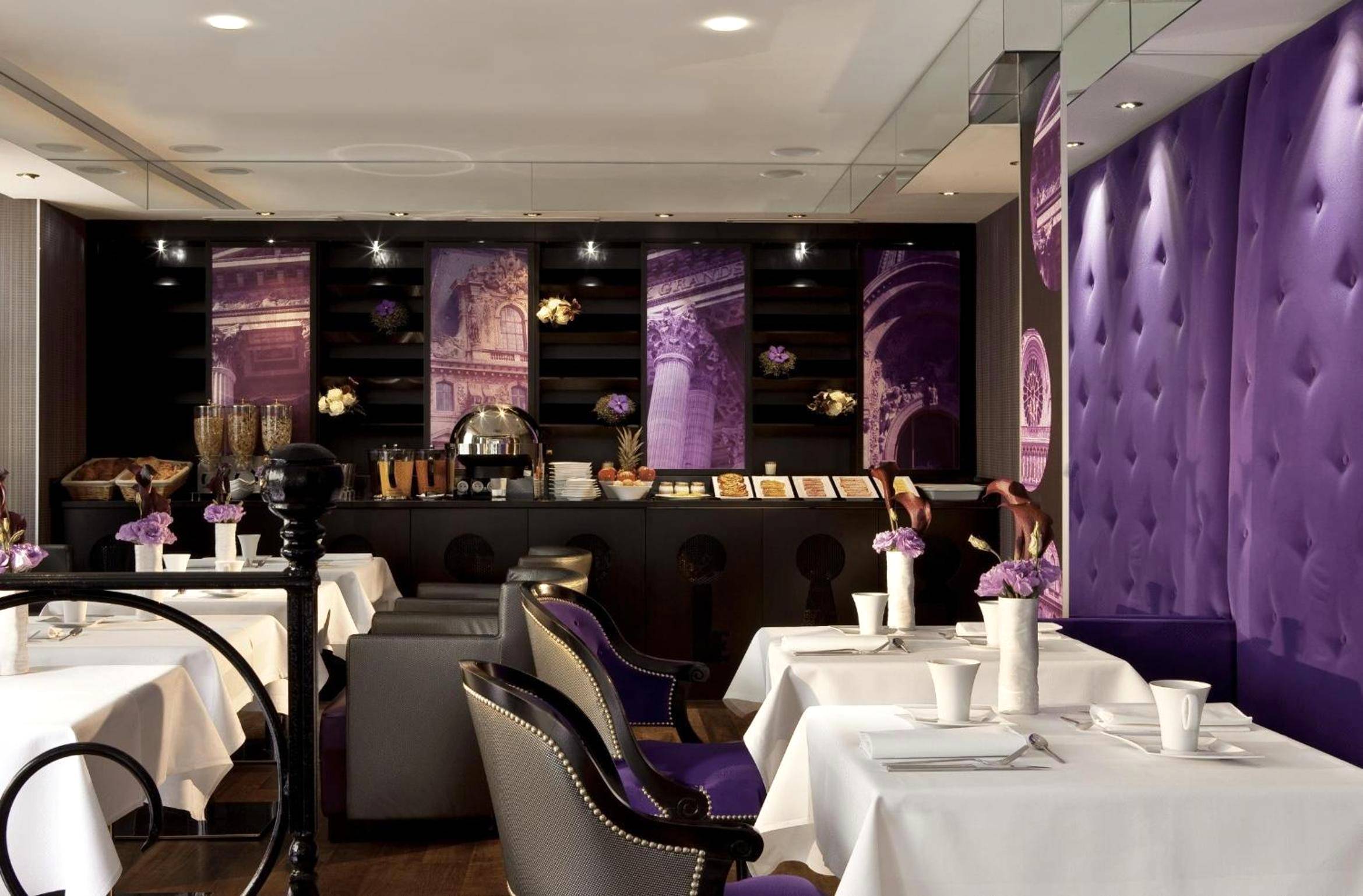 Salle de petit - déjeuner aux tons violets - Secret de Paris - Hotel & Spa