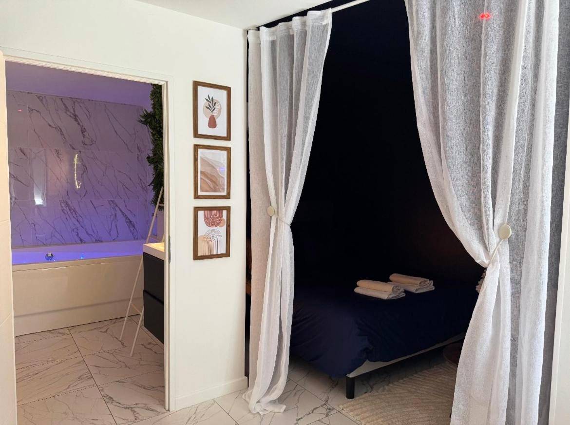 Vue principale - Love Room Livron - sur - Drôme - LA SECRET ROOM - suite de luxe avec jacuzzi