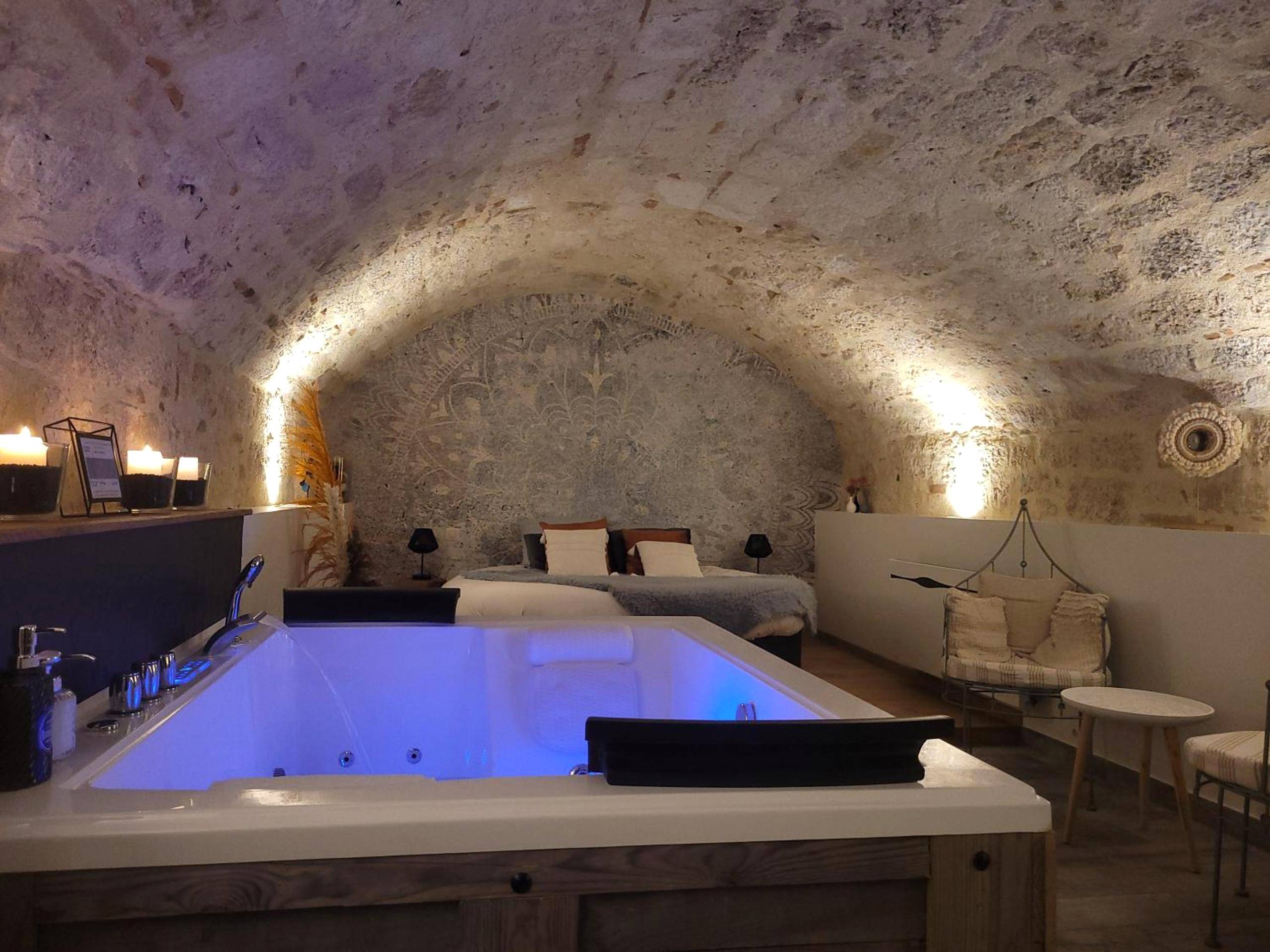 Vue principale - Love Room Montpezat - de - Quercy - Nuit insolite avec SPA privatif au "Secret"