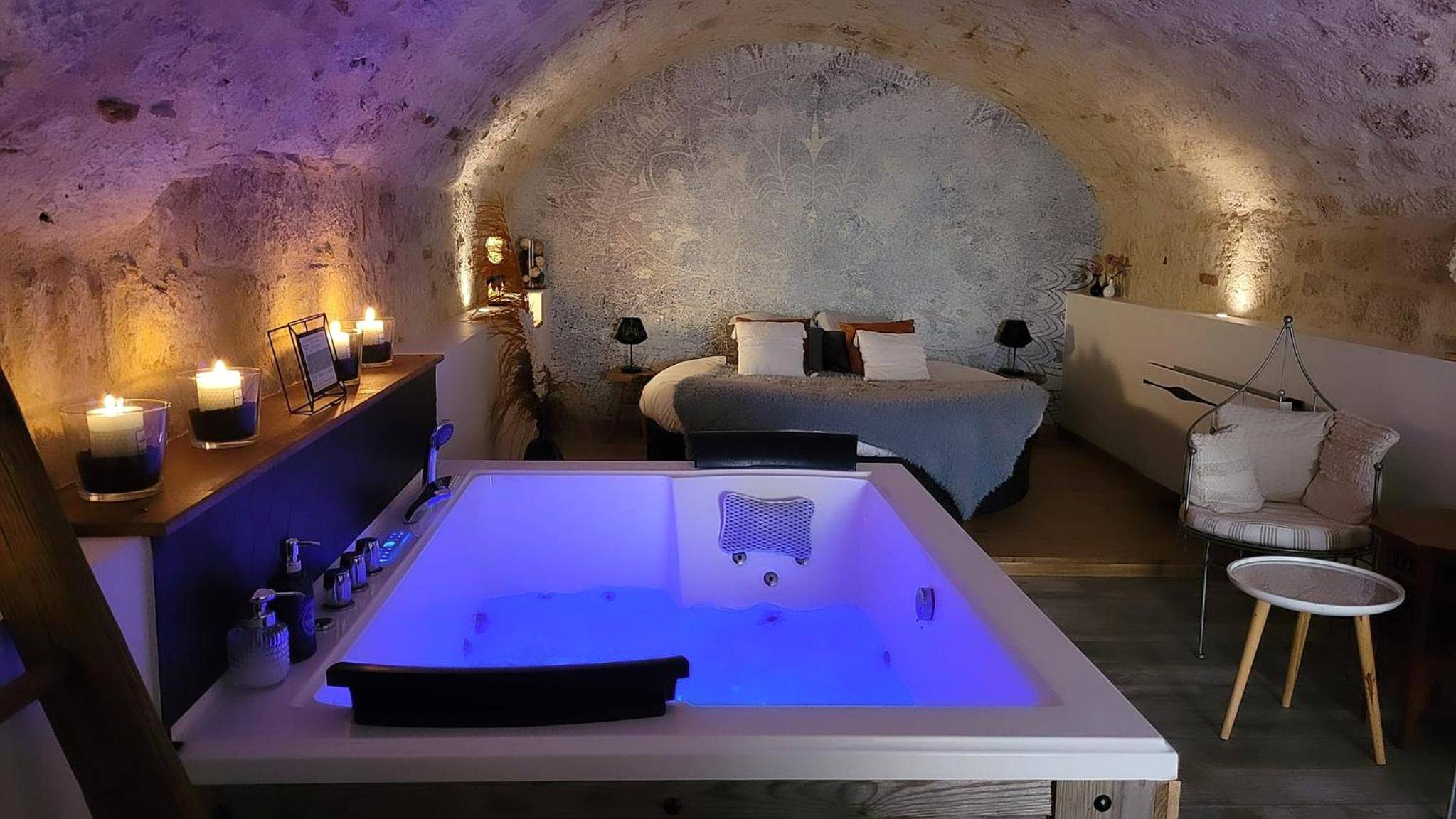 Photo du logement - Nuit insolite avec SPA privatif au "Secret"