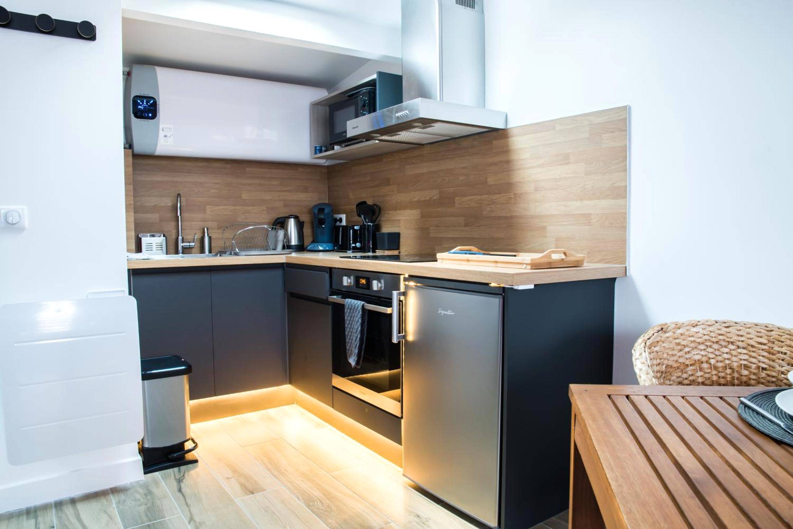 Photo du logement - SECRET SUITE "Jungle" - Jacuzzi privatif - Gare RER C - Proche Paris