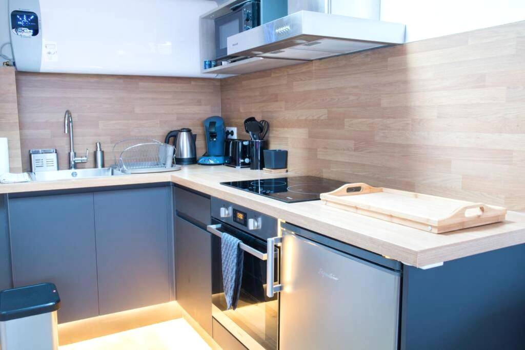 Photo du logement - SECRET SUITE "Jungle" - Jacuzzi privatif - Gare RER C - Proche Paris