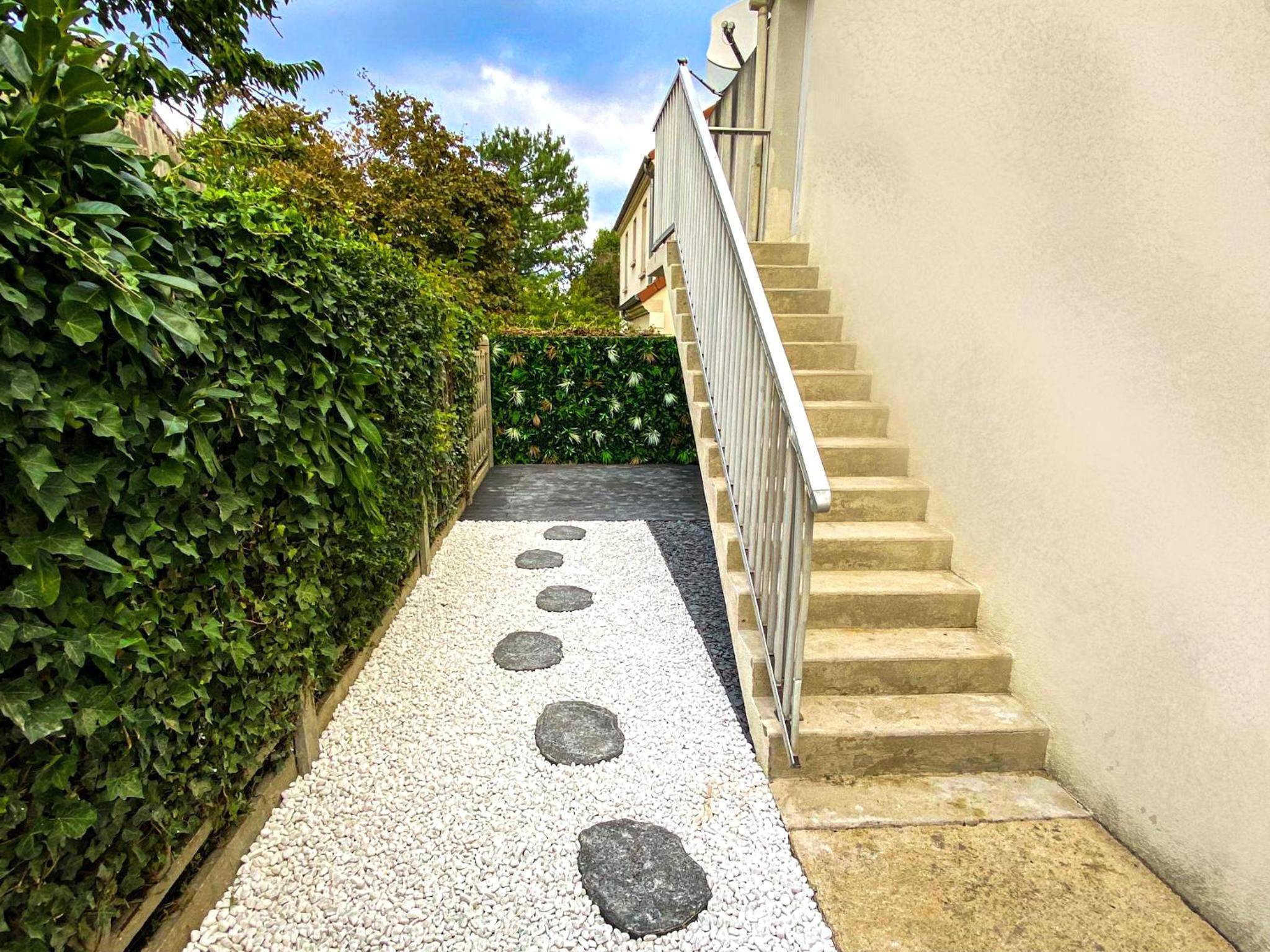 Photo du logement - SECRET SUITE "Jungle" - Jacuzzi privatif - Gare RER C - Proche Paris